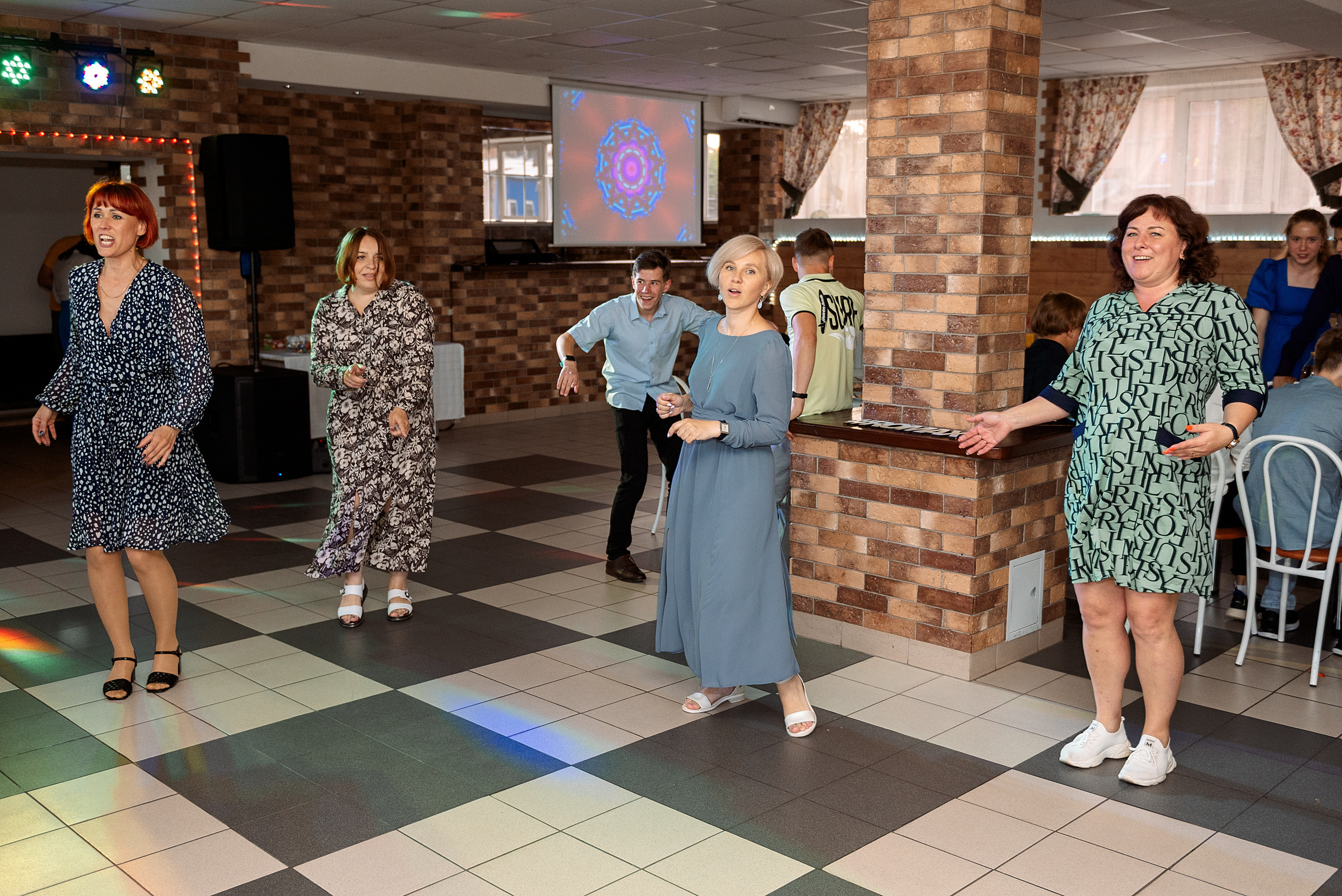 ВЫПУСКНОЙ 9кл. шк.106. Семейный, свадебный, школьный фотограф в Железногорске Целуев Андрей