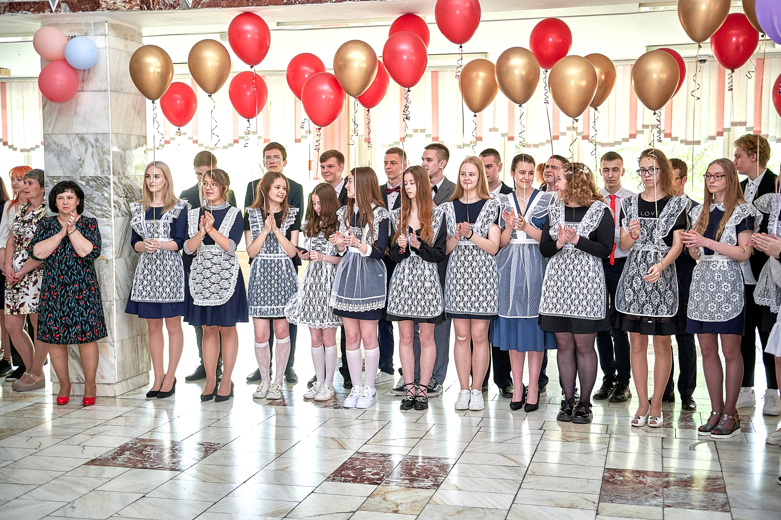 Последний звонок шк. 106 2022. Семейный, свадебный, школьный фотограф в Железногорске Целуев Андрей