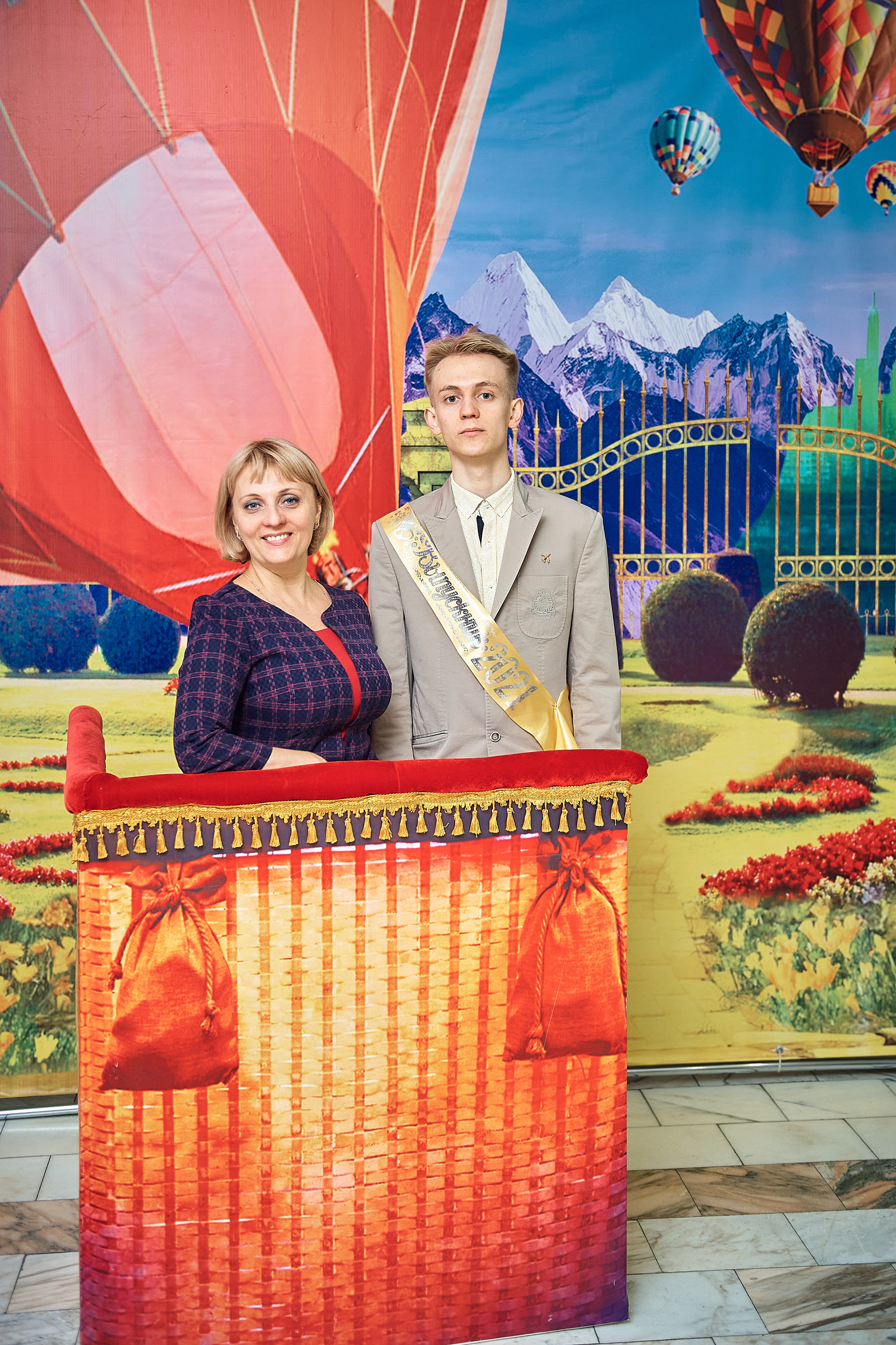 Выпускной 11 кл школа 100 2021 г. Семейный, свадебный, школьный фотограф в Железногорске Целуев Андрей