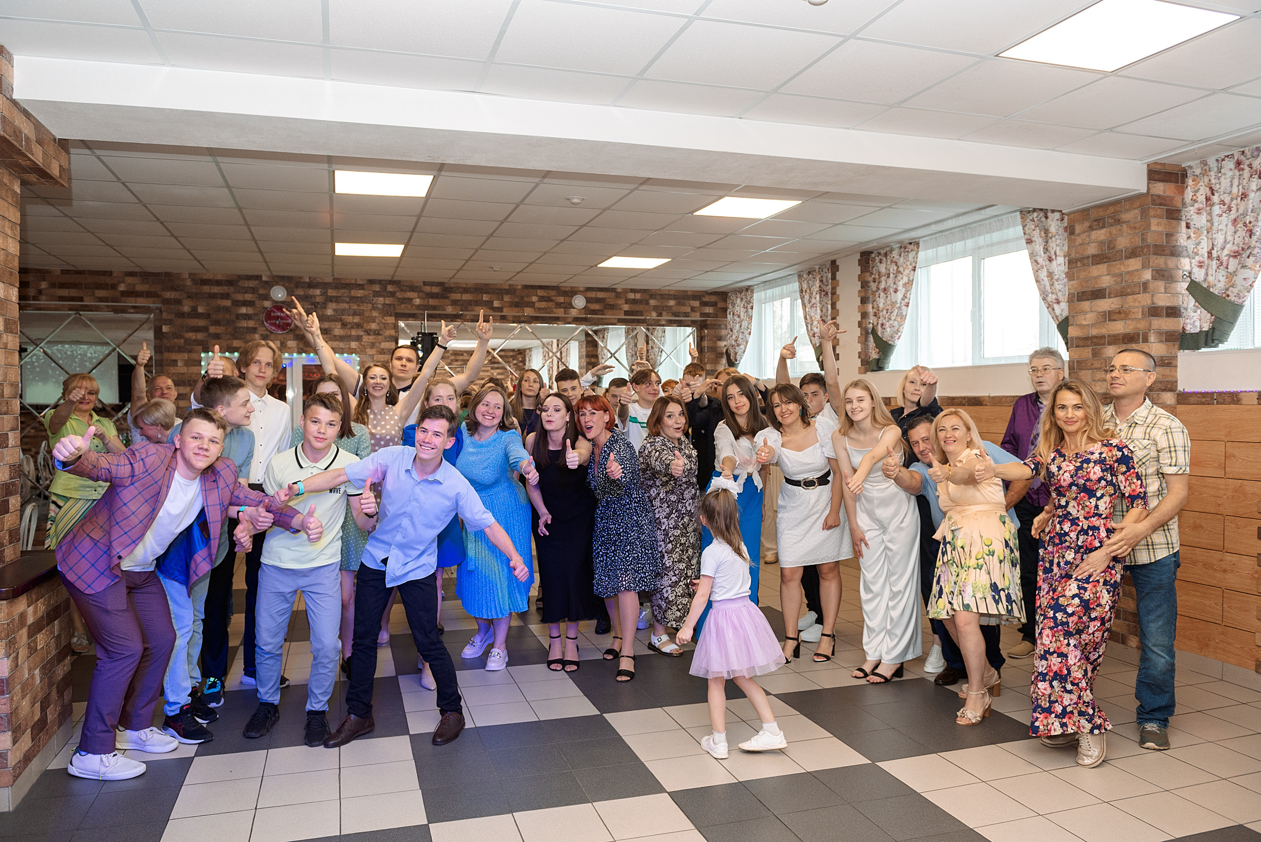 ВЫПУСКНОЙ 9кл. шк.106. Семейный, свадебный, школьный фотограф в Железногорске Целуев Андрей