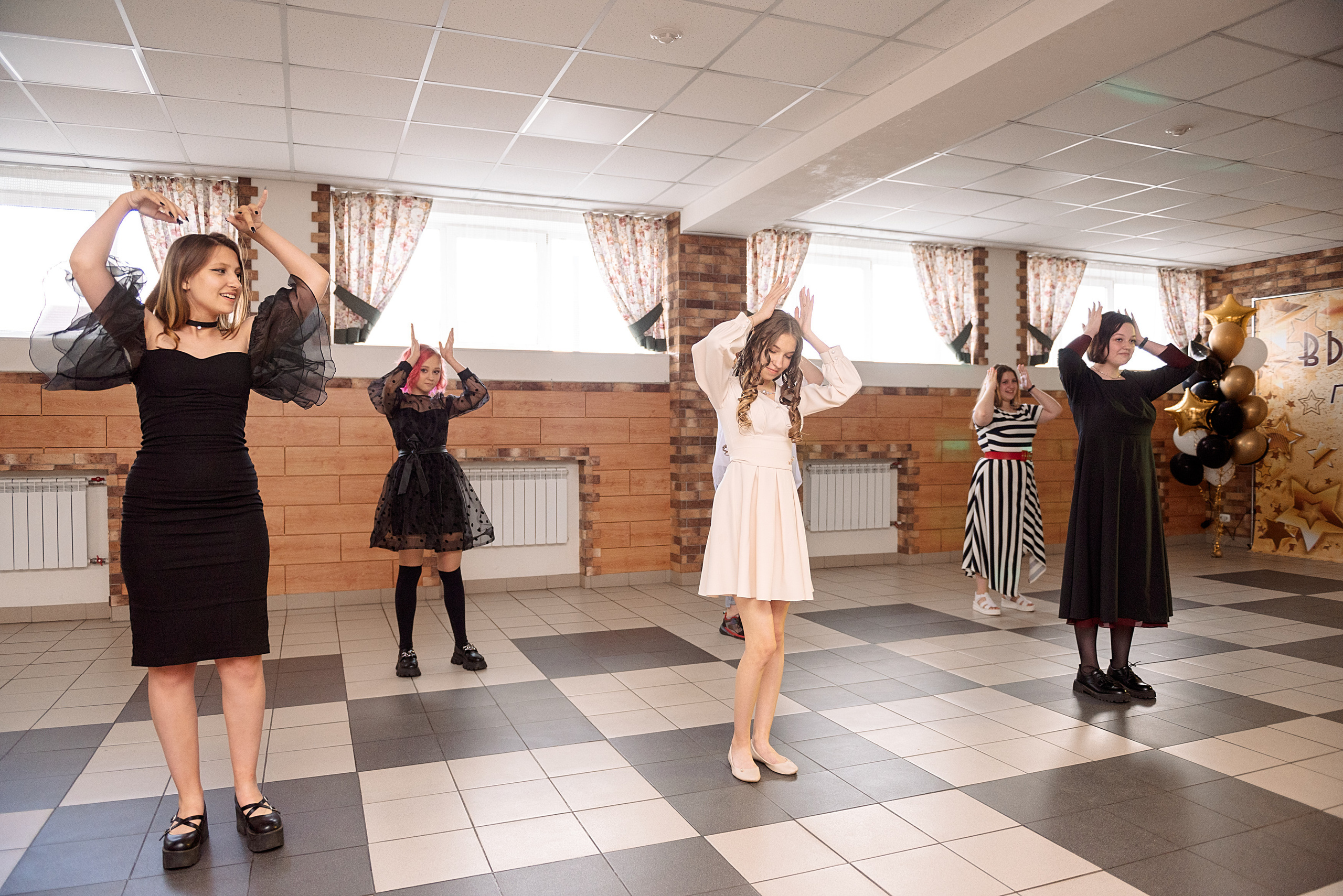 ВЫПУСКНОЙ 9кл. гимназия 91. Семейный, свадебный, школьный фотограф в Железногорске Целуев Андрей