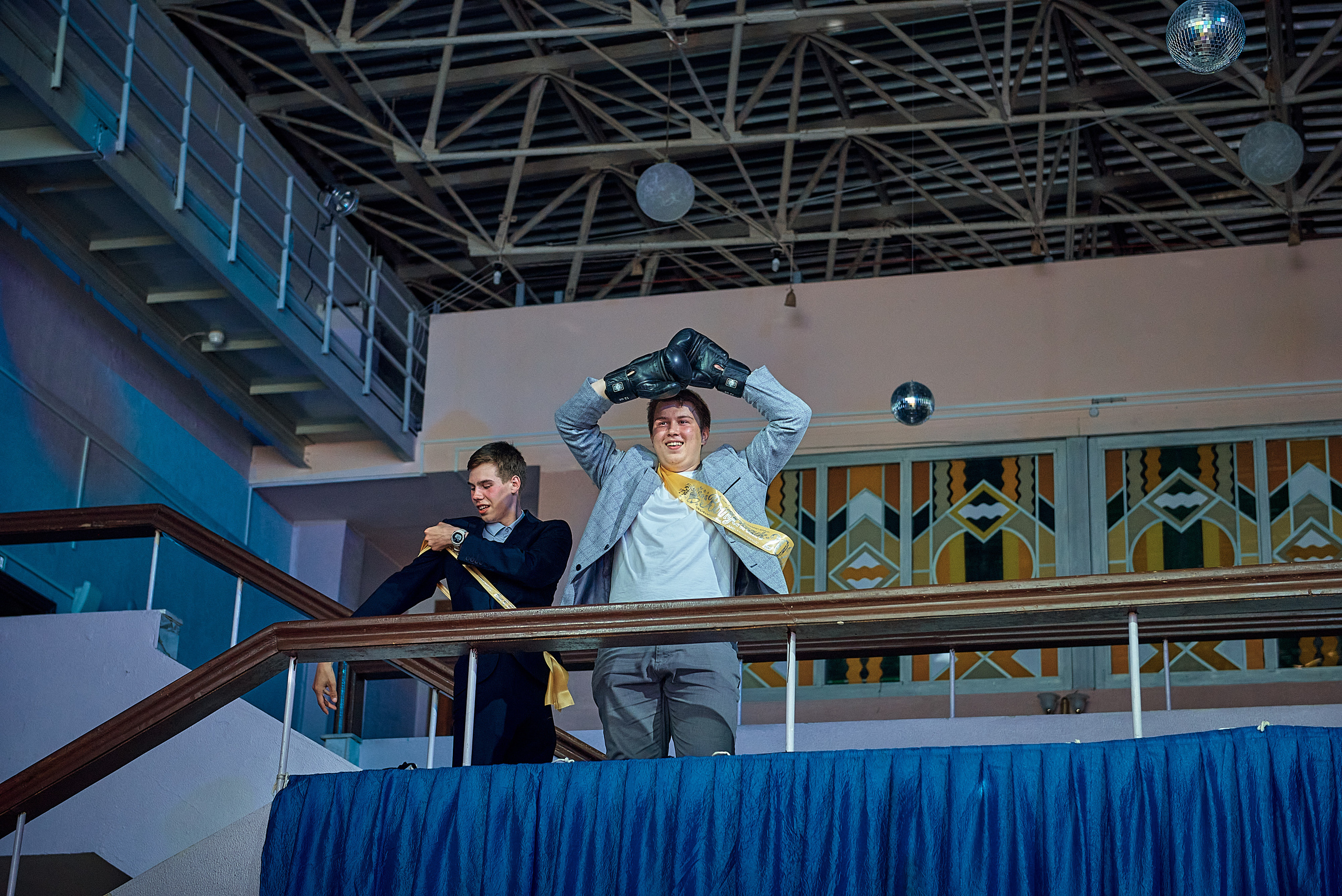 Выпускной 11 кл школа 100 2021 г. Семейный, свадебный, школьный фотограф в Железногорске Целуев Андрей