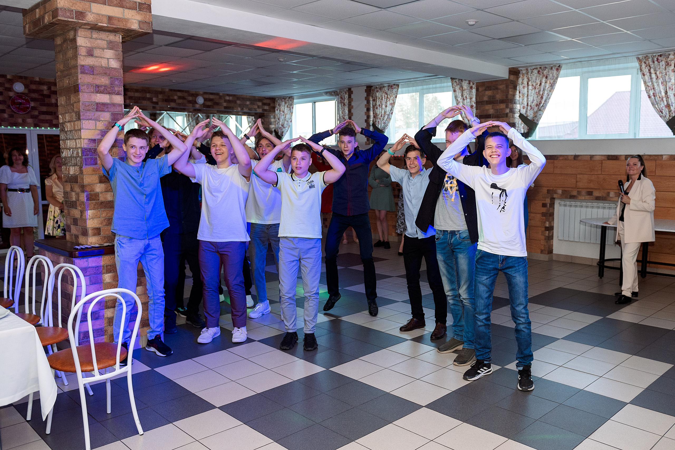 ВЫПУСКНОЙ 9кл. шк.106. Семейный, свадебный, школьный фотограф в Железногорске Целуев Андрей