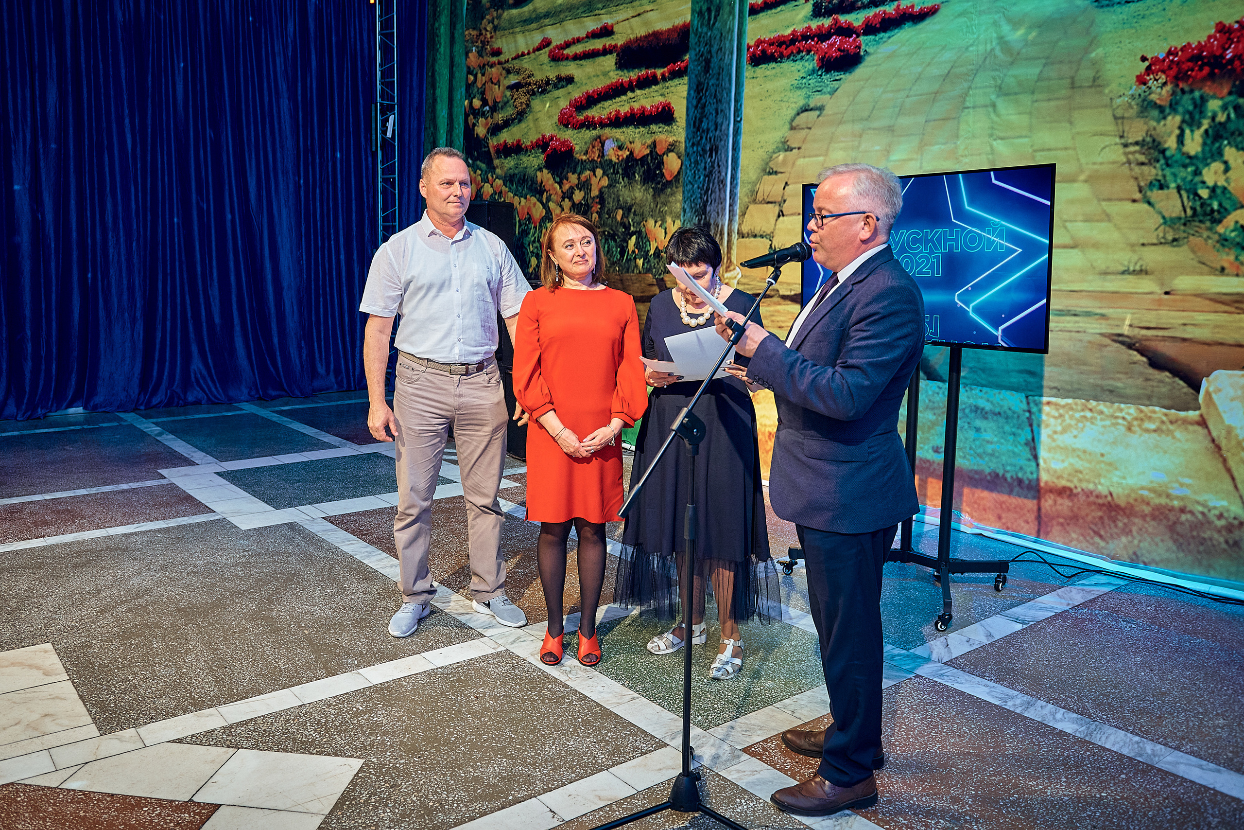 Выпускной 11 кл школа 100 2021 г. Семейный, свадебный, школьный фотограф в Железногорске Целуев Андрей