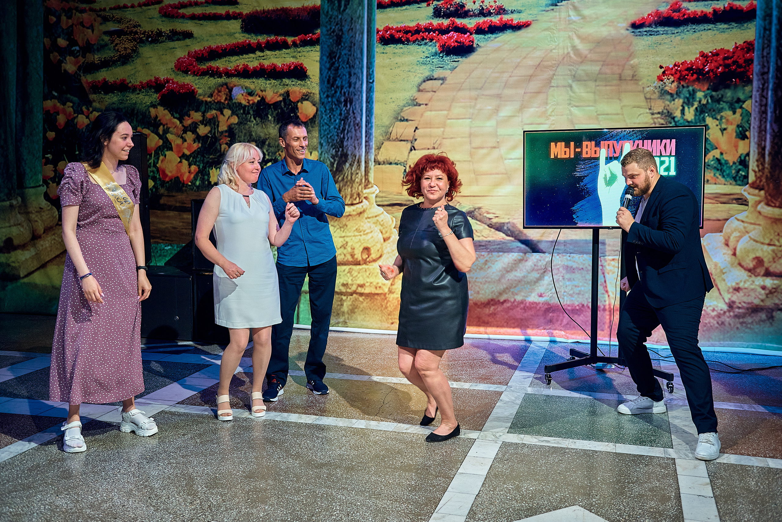 Выпускной 11 кл школа 100 2021 г. Семейный, свадебный, школьный фотограф в Железногорске Целуев Андрей