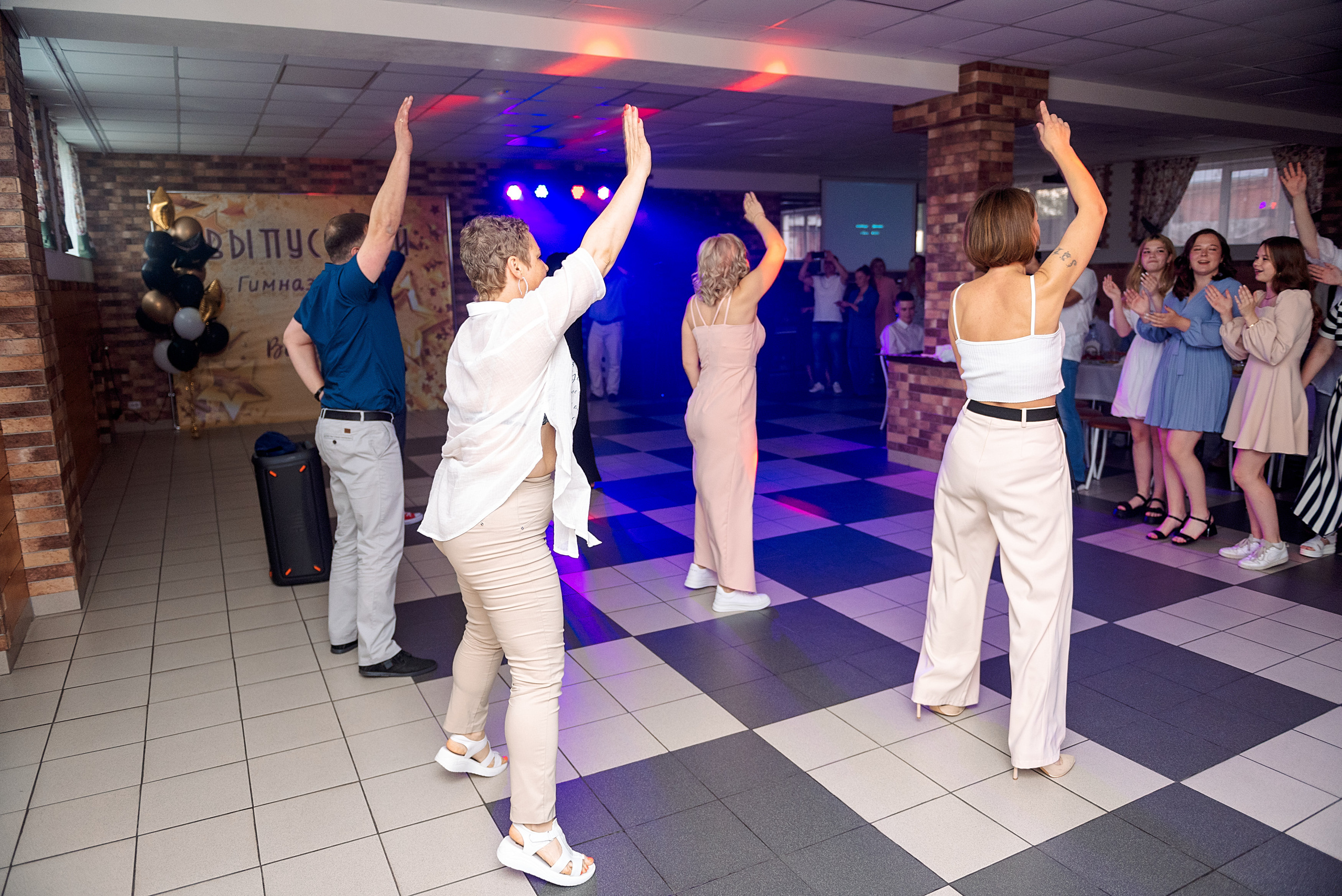 ВЫПУСКНОЙ 9кл. гимназия 91. Семейный, свадебный, школьный фотограф в Железногорске Целуев Андрей