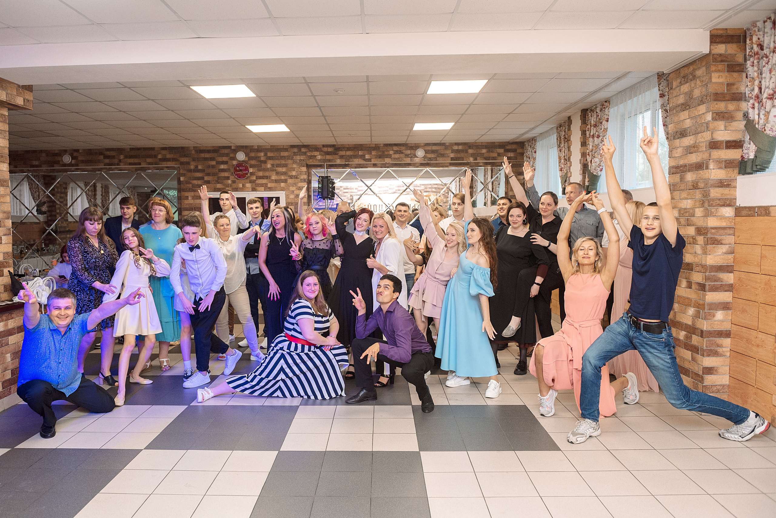 ВЫПУСКНОЙ 9кл. гимназия 91. Семейный, свадебный, школьный фотограф в Железногорске Целуев Андрей