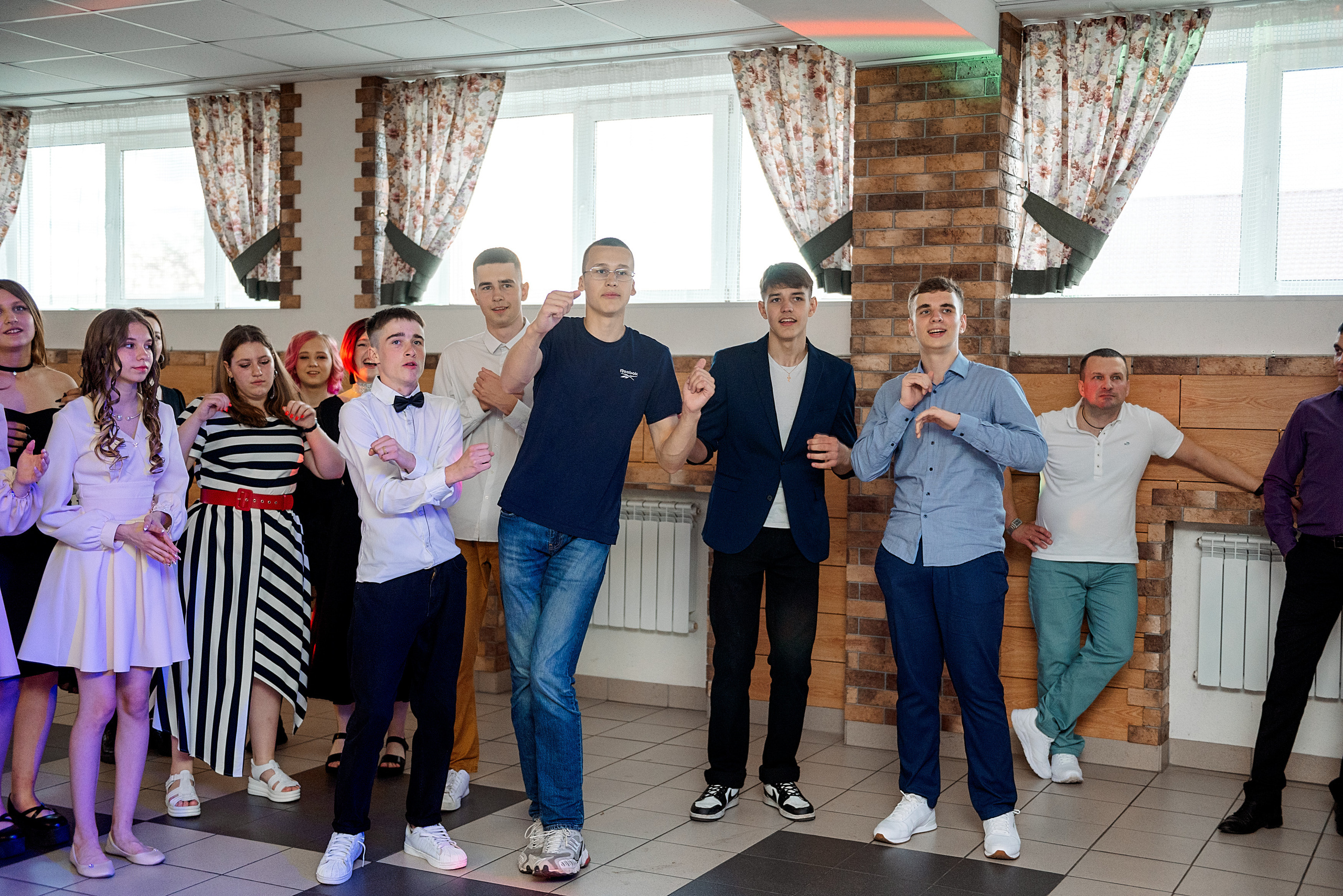 ВЫПУСКНОЙ 9кл. гимназия 91. Семейный, свадебный, школьный фотограф в Железногорске Целуев Андрей