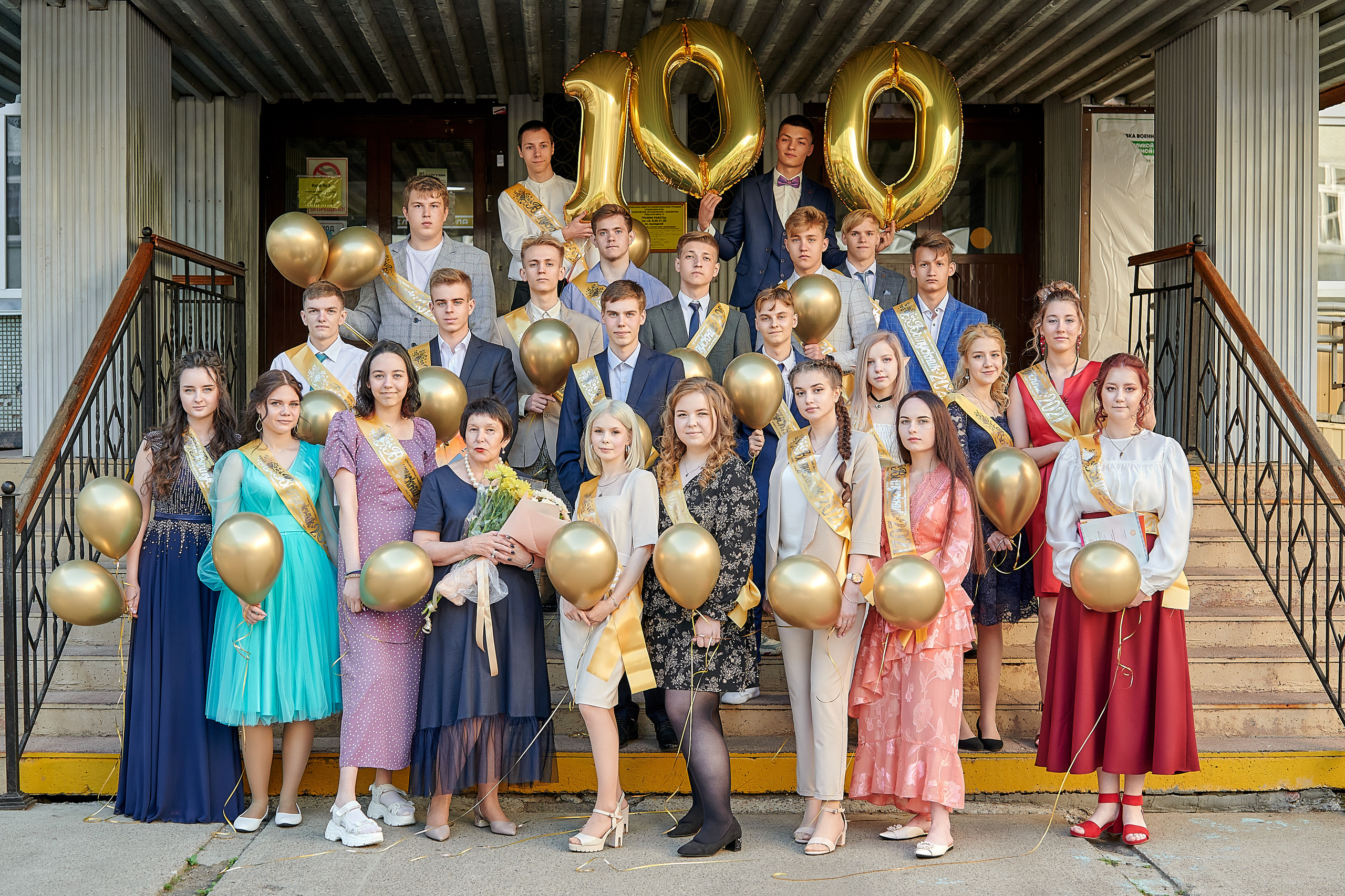 Выпускной 11 кл школа 100 2021 г. Семейный, свадебный, школьный фотограф в Железногорске Целуев Андрей