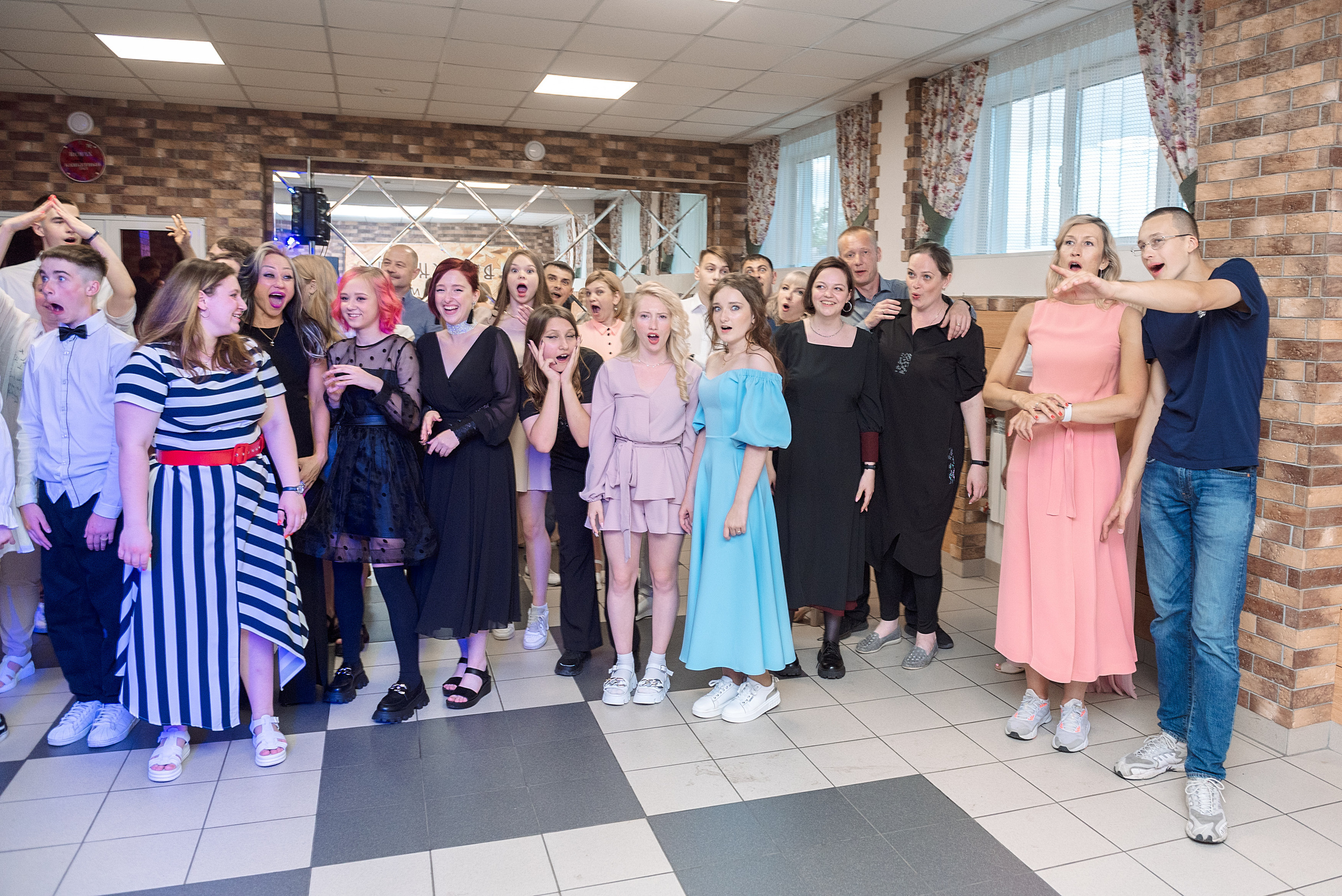 ВЫПУСКНОЙ 9кл. гимназия 91. Семейный, свадебный, школьный фотограф в Железногорске Целуев Андрей