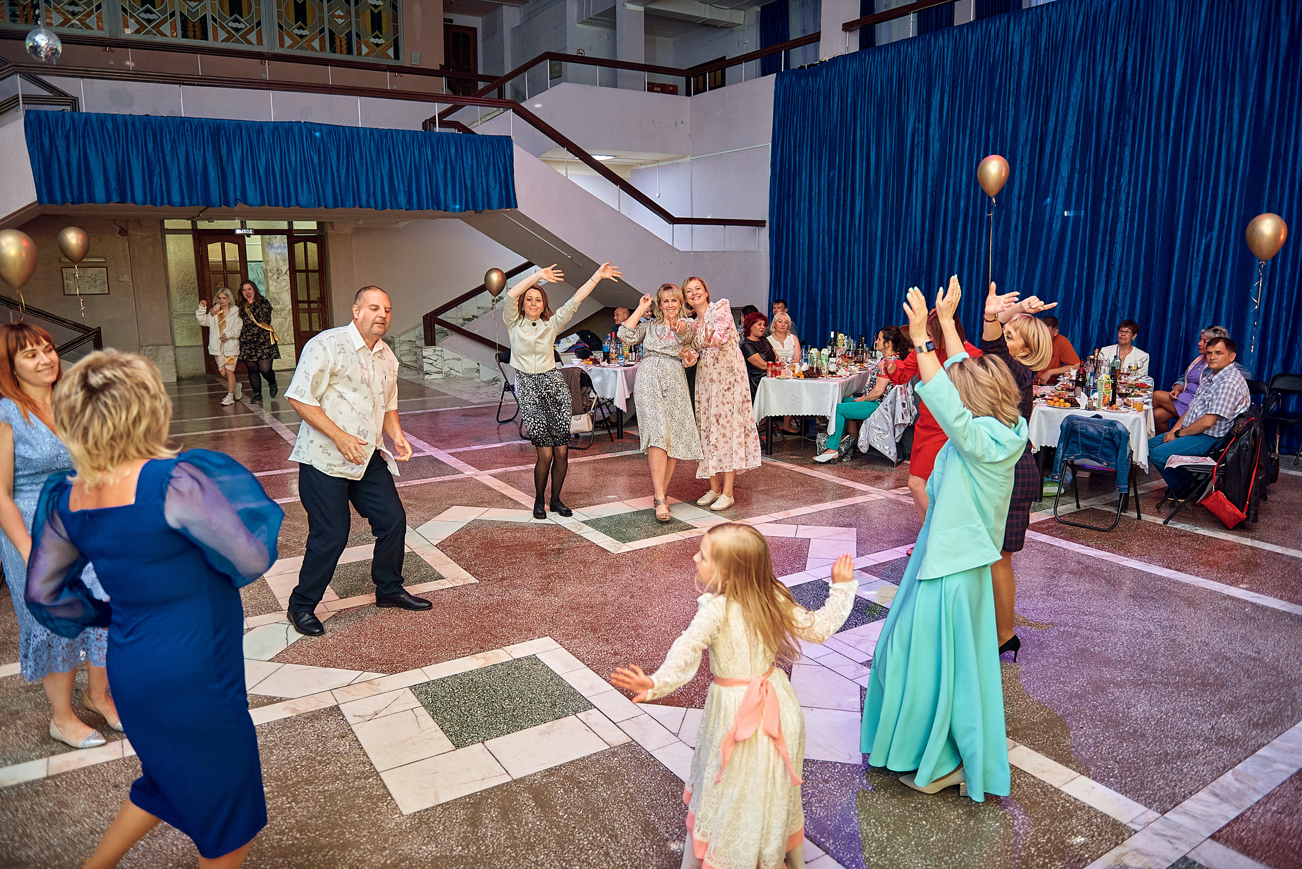 Выпускной 11 кл школа 100 2021 г. Семейный, свадебный, школьный фотограф в Железногорске Целуев Андрей