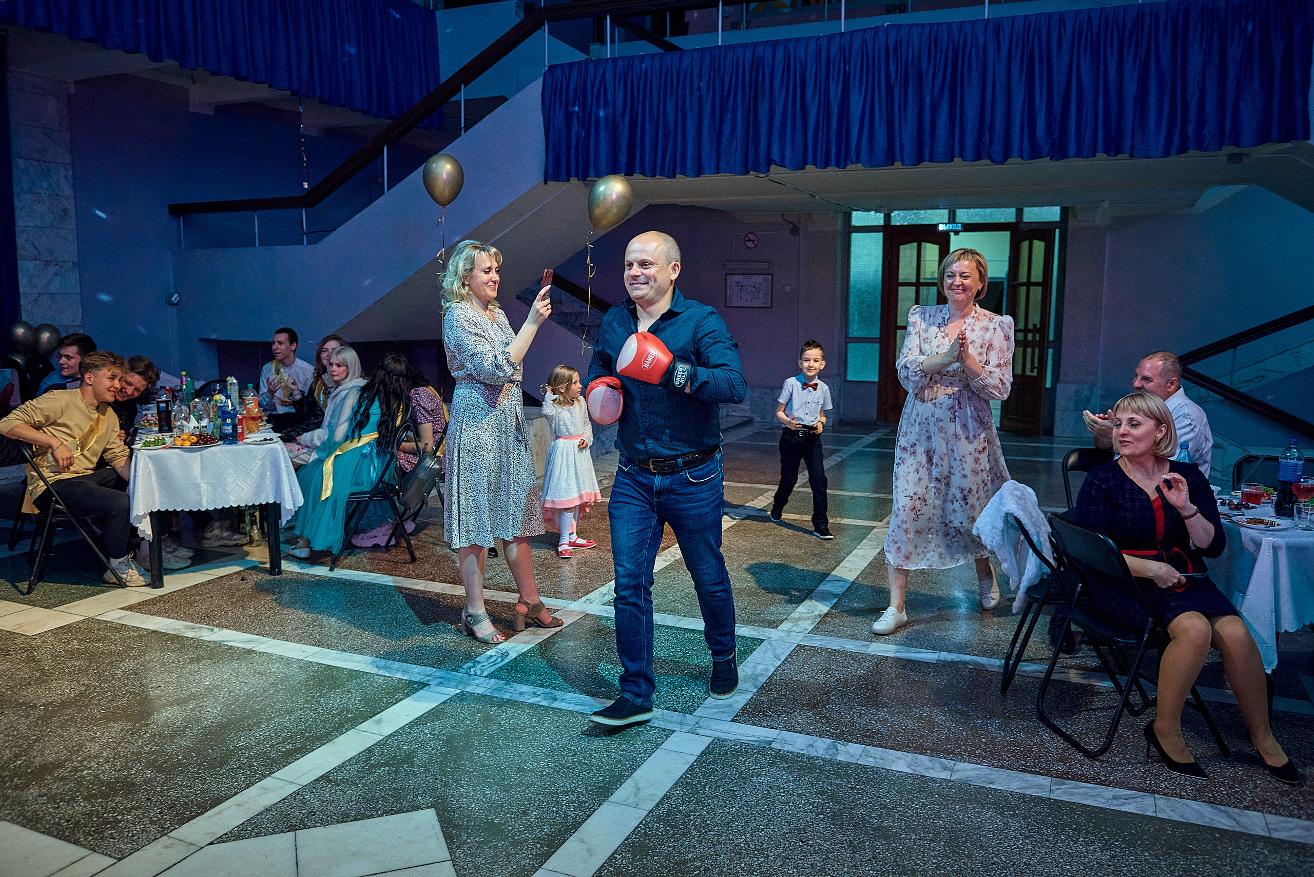 Выпускной 11 кл школа 100 2021 г. Семейный, свадебный, школьный фотограф в Железногорске Целуев Андрей