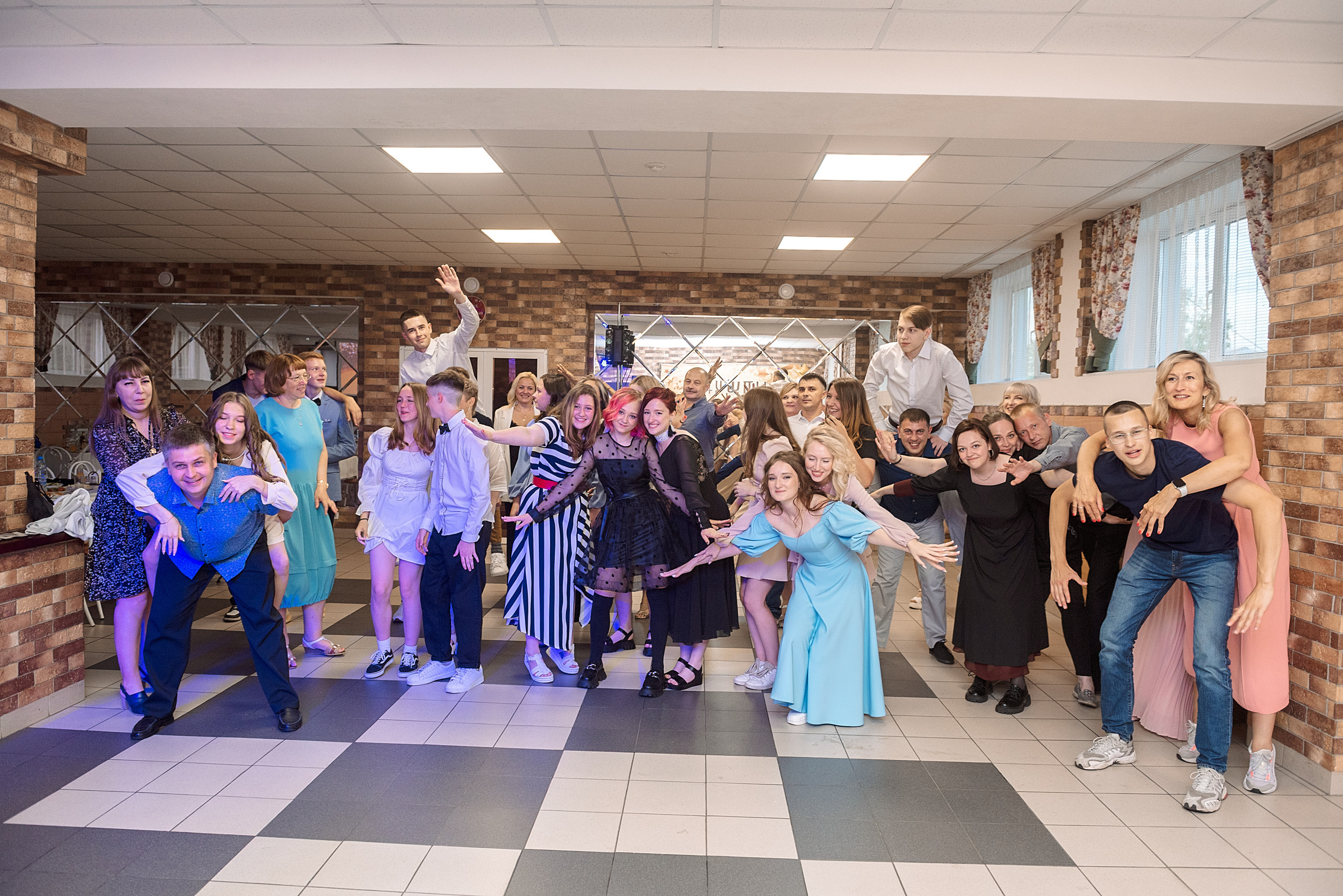 ВЫПУСКНОЙ 9кл. гимназия 91. Семейный, свадебный, школьный фотограф в Железногорске Целуев Андрей