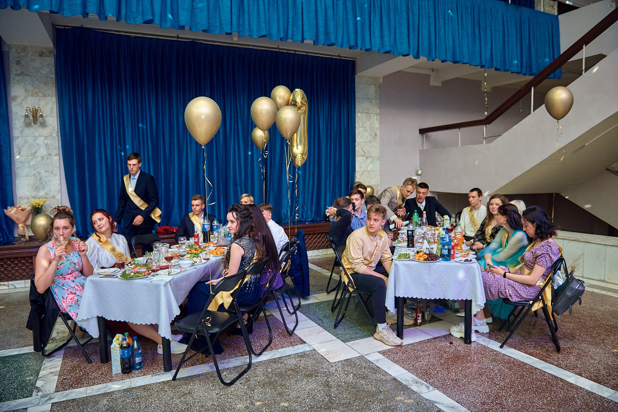 Выпускной 11 кл школа 100 2021 г. Семейный, свадебный, школьный фотограф в Железногорске Целуев Андрей