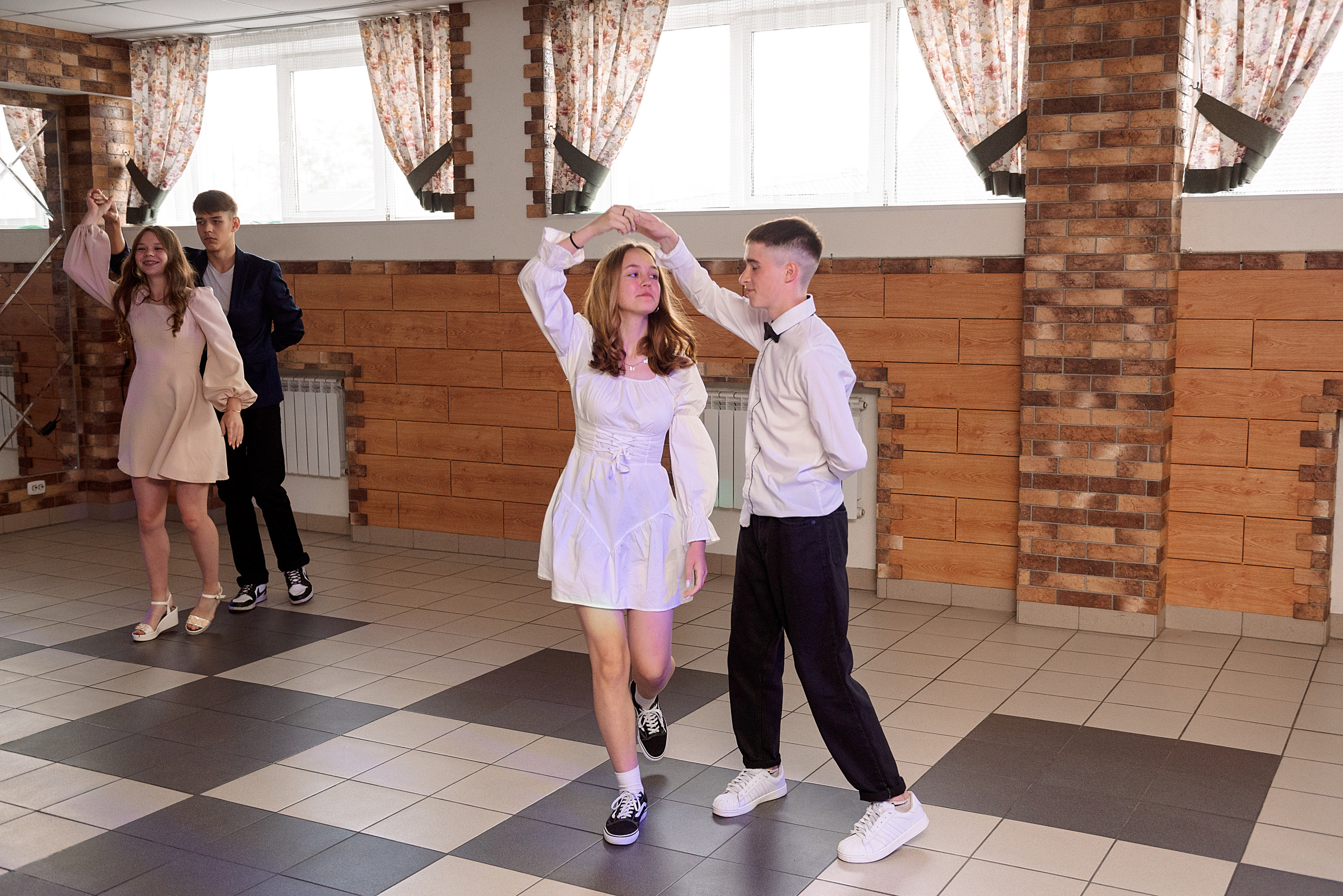 ВЫПУСКНОЙ 9кл. гимназия 91. Семейный, свадебный, школьный фотограф в Железногорске Целуев Андрей