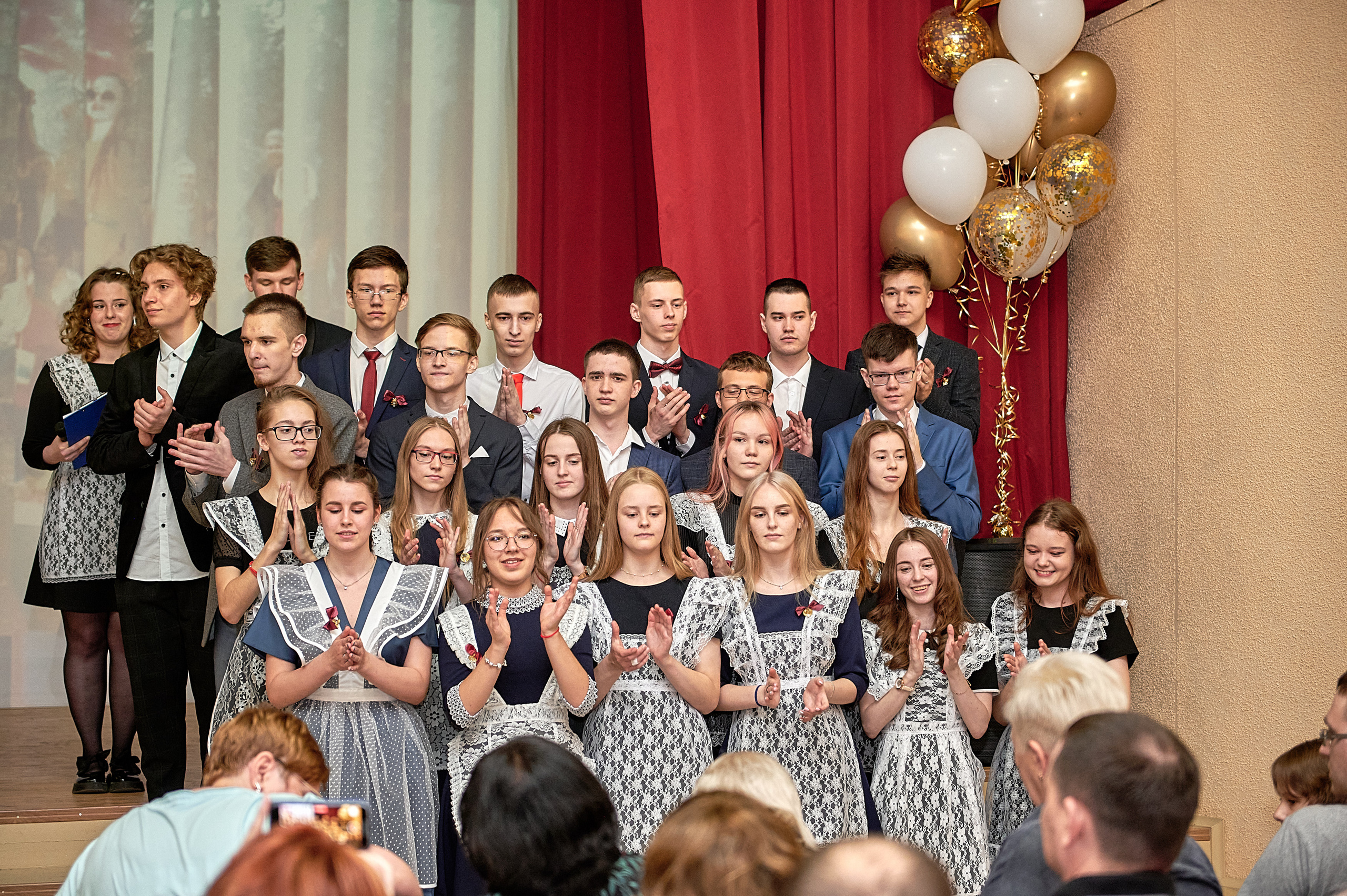Последний звонок шк. 106 2022. Семейный, свадебный, школьный фотограф в Железногорске Целуев Андрей
