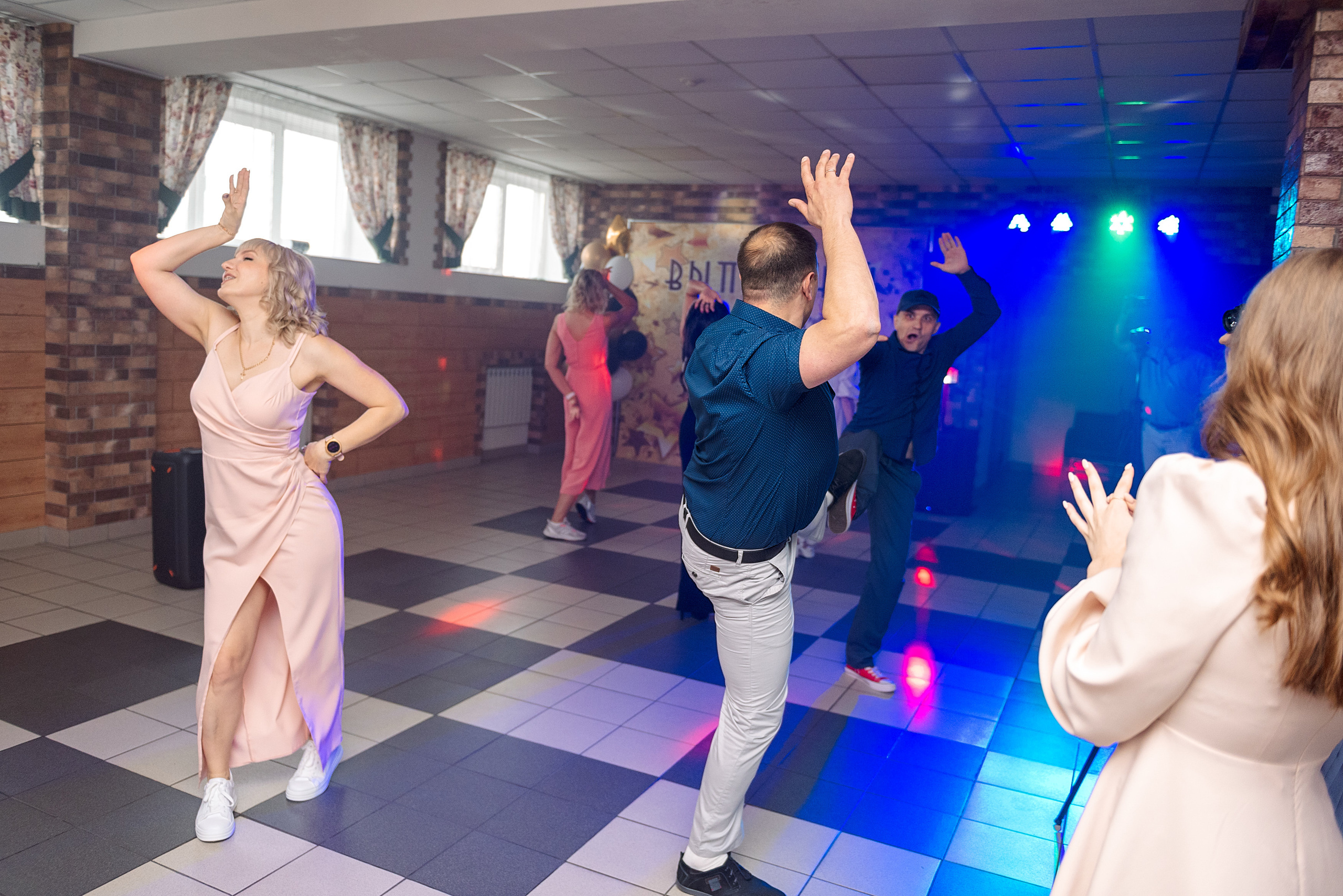 ВЫПУСКНОЙ 9кл. гимназия 91. Семейный, свадебный, школьный фотограф в Железногорске Целуев Андрей