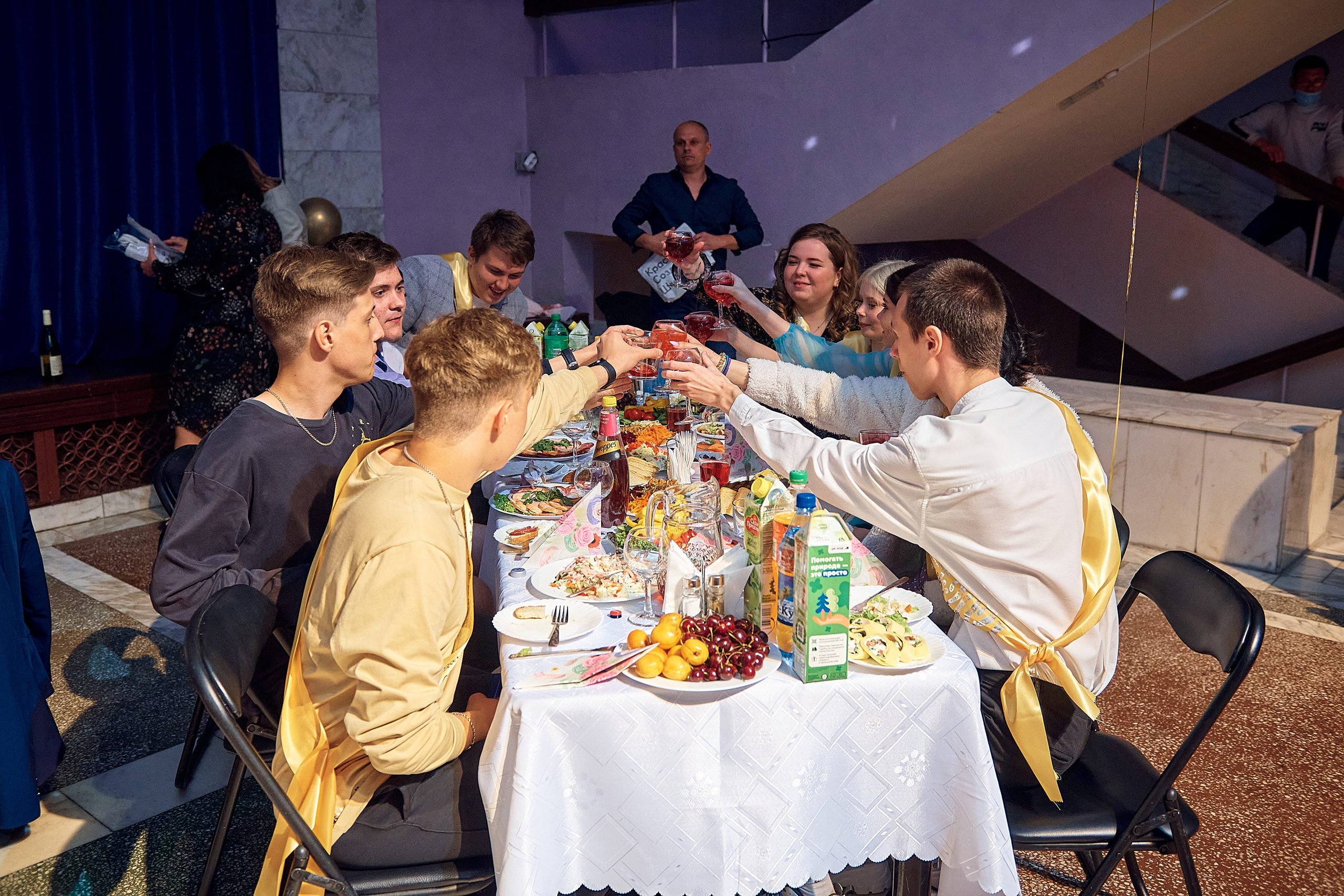 Выпускной 11 кл школа 100 2021 г. Семейный, свадебный, школьный фотограф в Железногорске Целуев Андрей