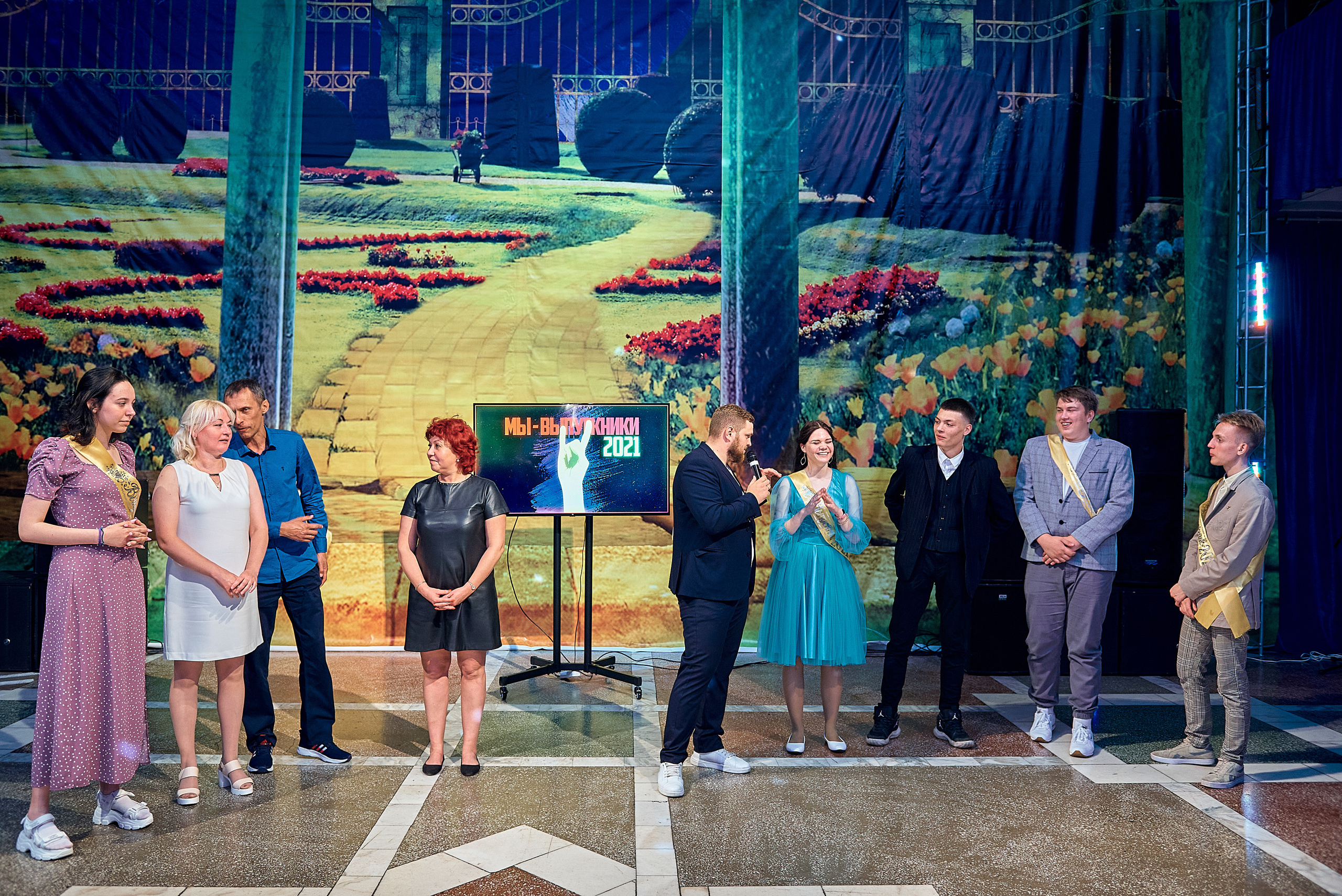 Выпускной 11 кл школа 100 2021 г. Семейный, свадебный, школьный фотограф в Железногорске Целуев Андрей