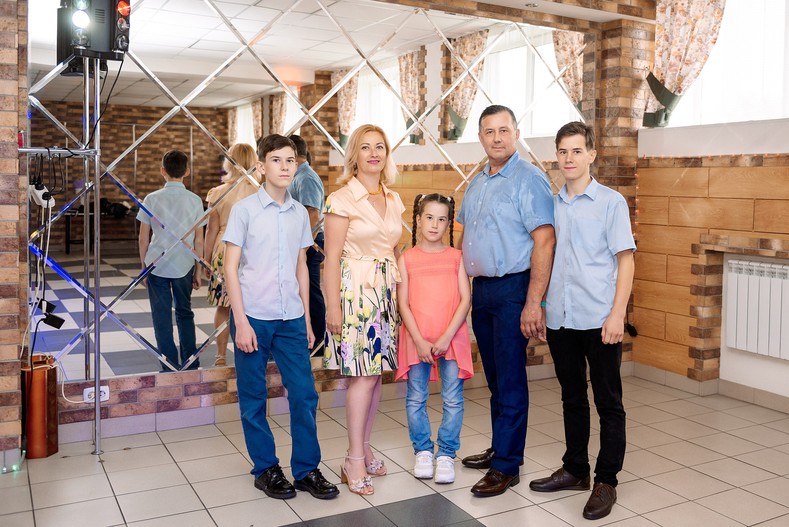 ВЫПУСКНОЙ 9кл. шк.106. Семейный, свадебный, школьный фотограф в Железногорске Целуев Андрей