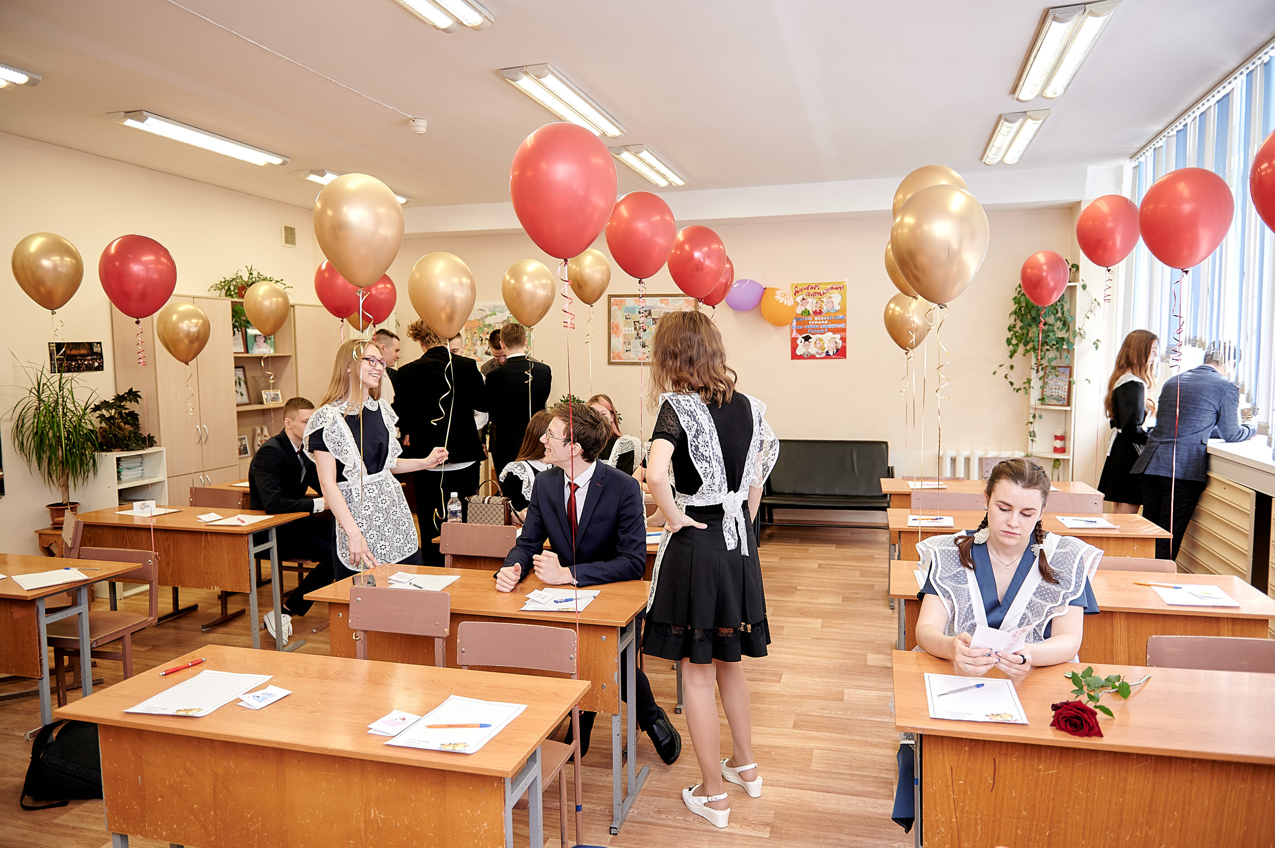 Последний звонок шк. 106 2022. Семейный, свадебный, школьный фотограф в Железногорске Целуев Андрей