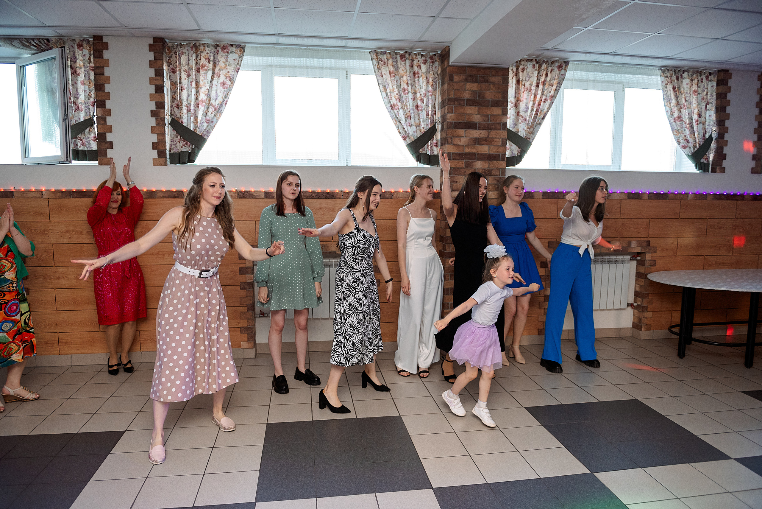 ВЫПУСКНОЙ 9кл. шк.106. Семейный, свадебный, школьный фотограф в Железногорске Целуев Андрей