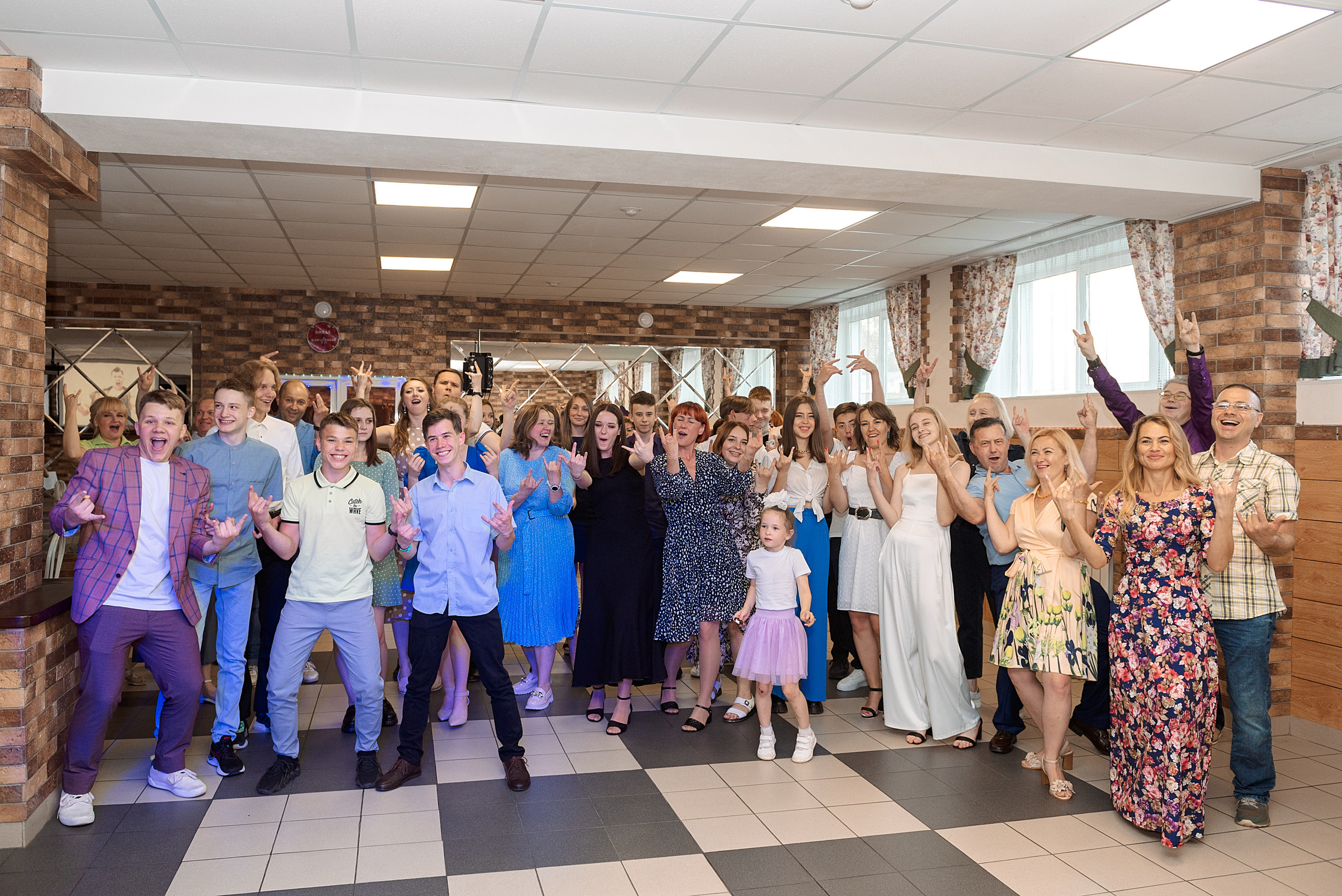 ВЫПУСКНОЙ 9кл. шк.106. Семейный, свадебный, школьный фотограф в Железногорске Целуев Андрей