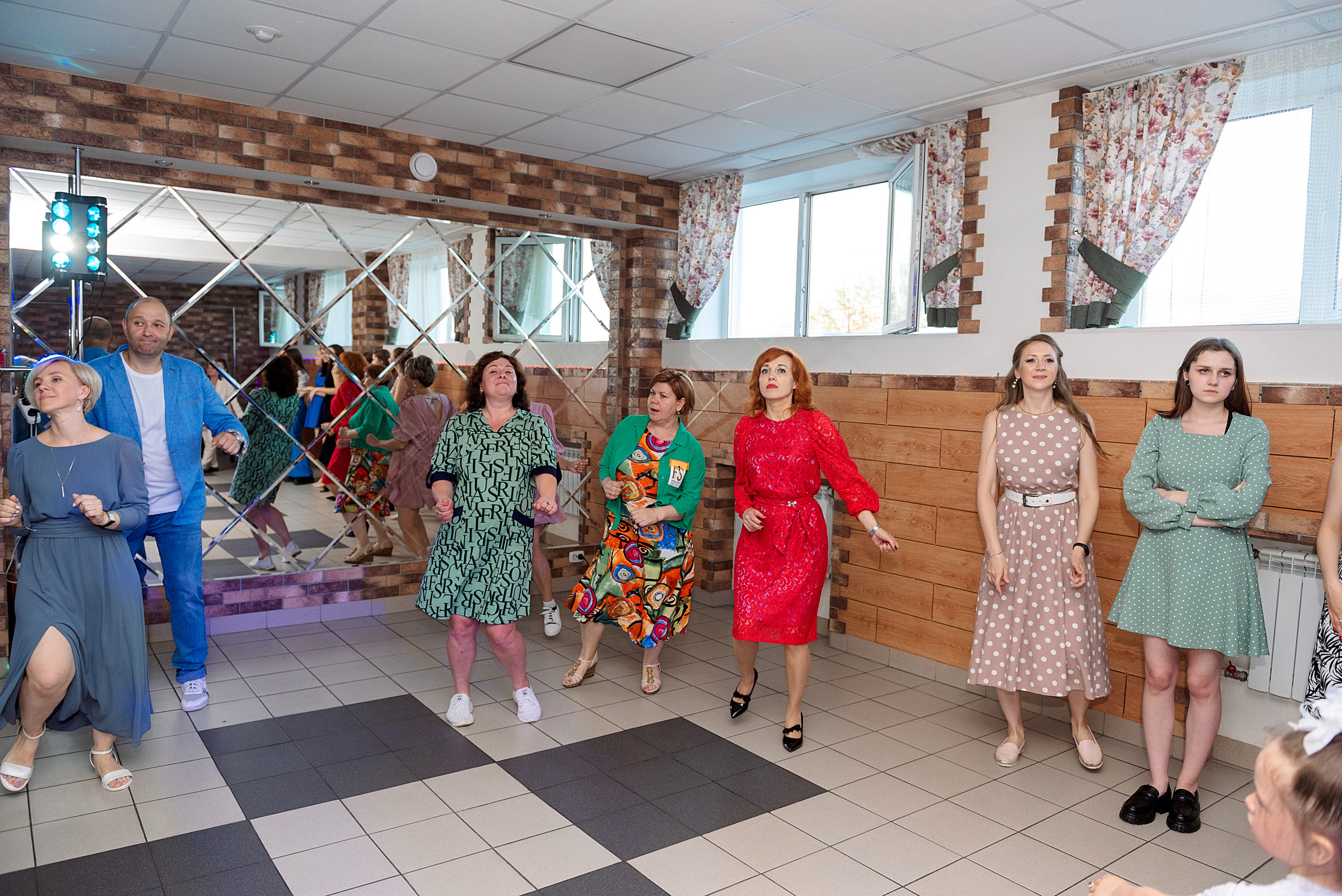 ВЫПУСКНОЙ 9кл. шк.106. Семейный, свадебный, школьный фотограф в Железногорске Целуев Андрей