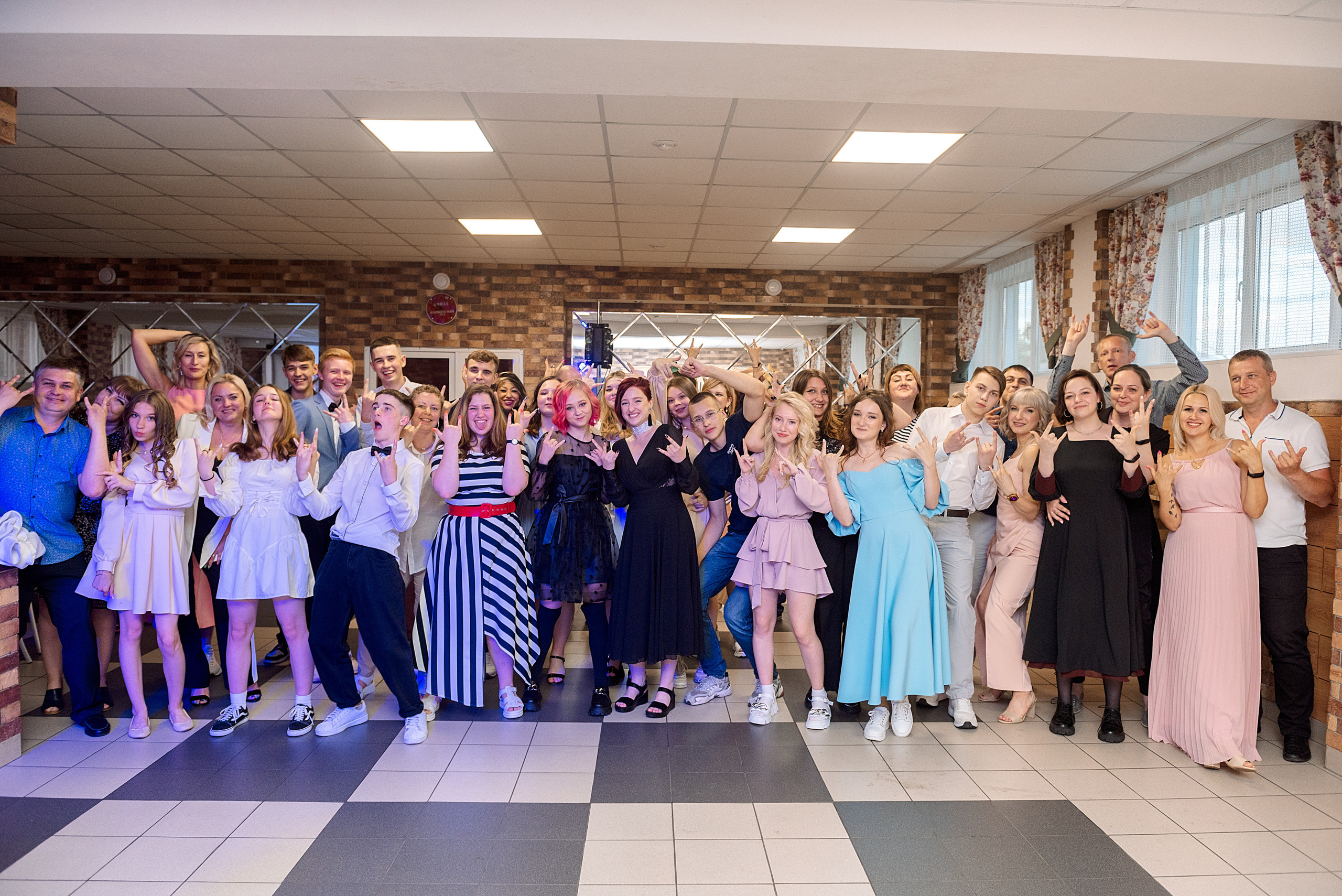 ВЫПУСКНОЙ 9кл. гимназия 91. Семейный, свадебный, школьный фотограф в Железногорске Целуев Андрей