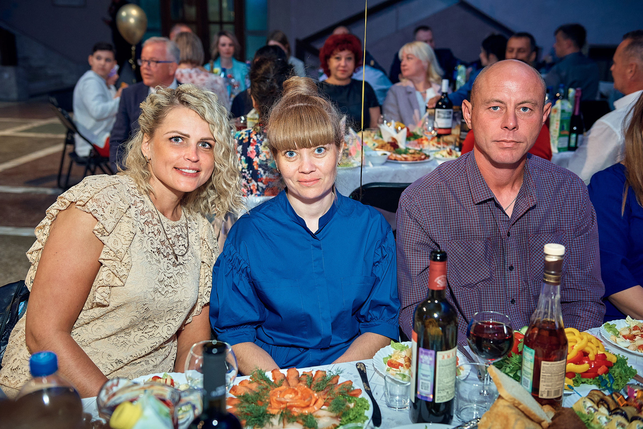 Выпускной 11 кл школа 100 2021 г. Семейный, свадебный, школьный фотограф в Железногорске Целуев Андрей