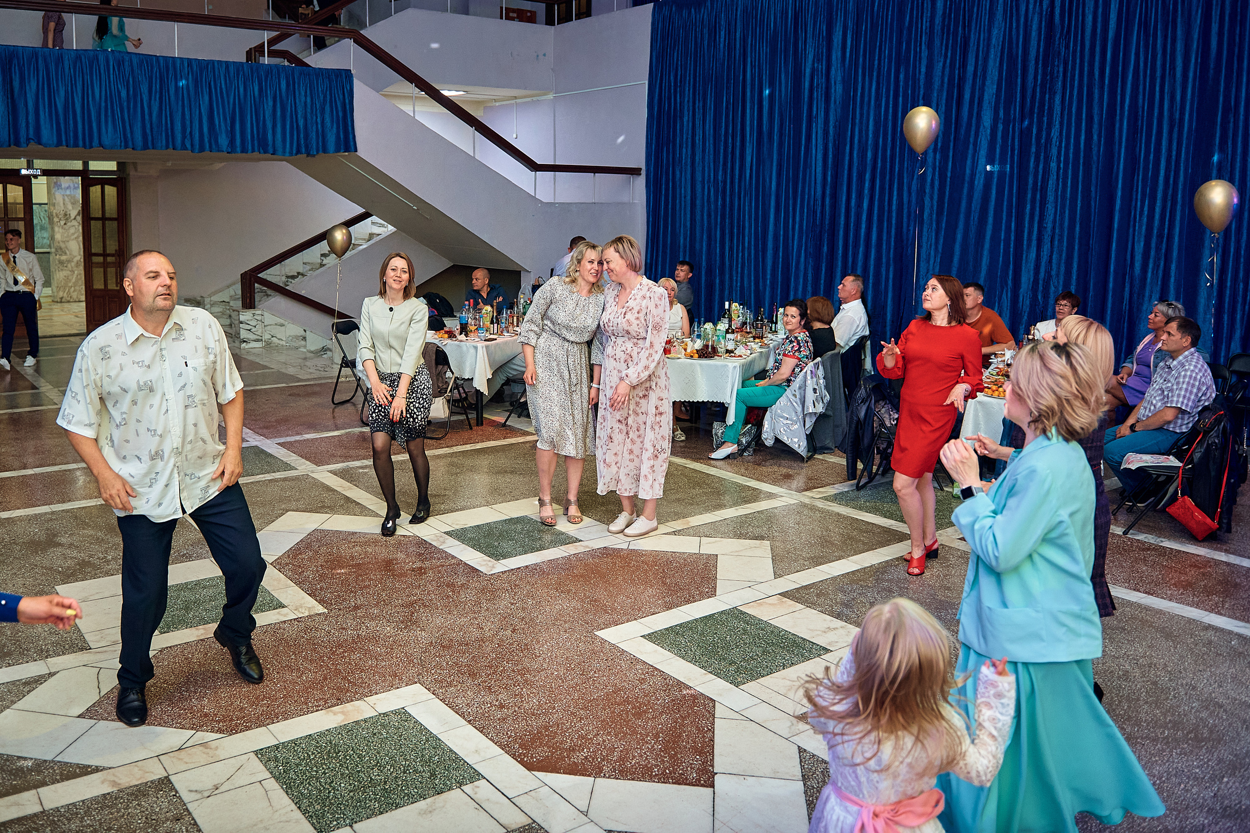 Выпускной 11 кл школа 100 2021 г. Семейный, свадебный, школьный фотограф в Железногорске Целуев Андрей