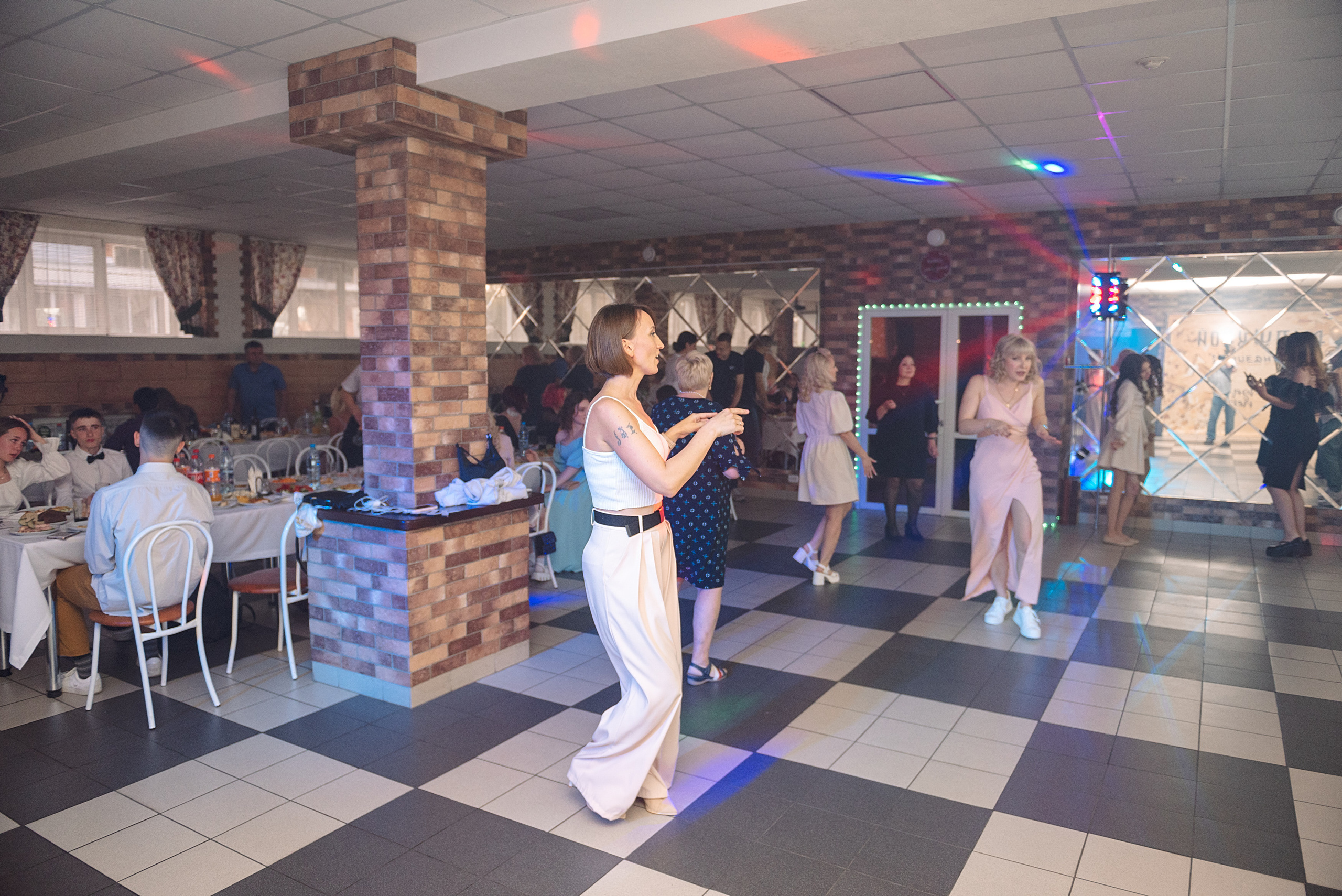 ВЫПУСКНОЙ 9кл. гимназия 91. Семейный, свадебный, школьный фотограф в Железногорске Целуев Андрей