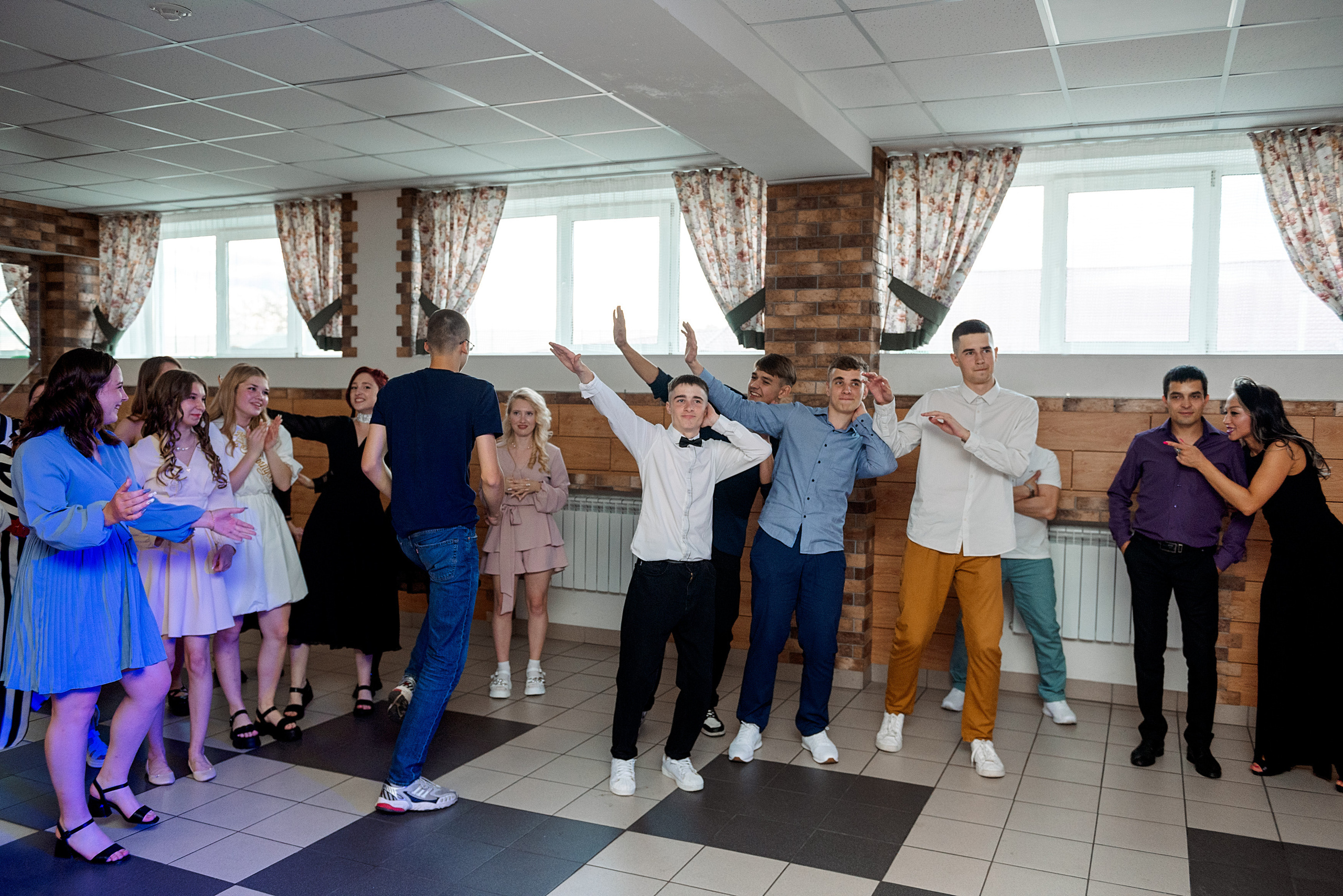 ВЫПУСКНОЙ 9кл. гимназия 91. Семейный, свадебный, школьный фотограф в Железногорске Целуев Андрей