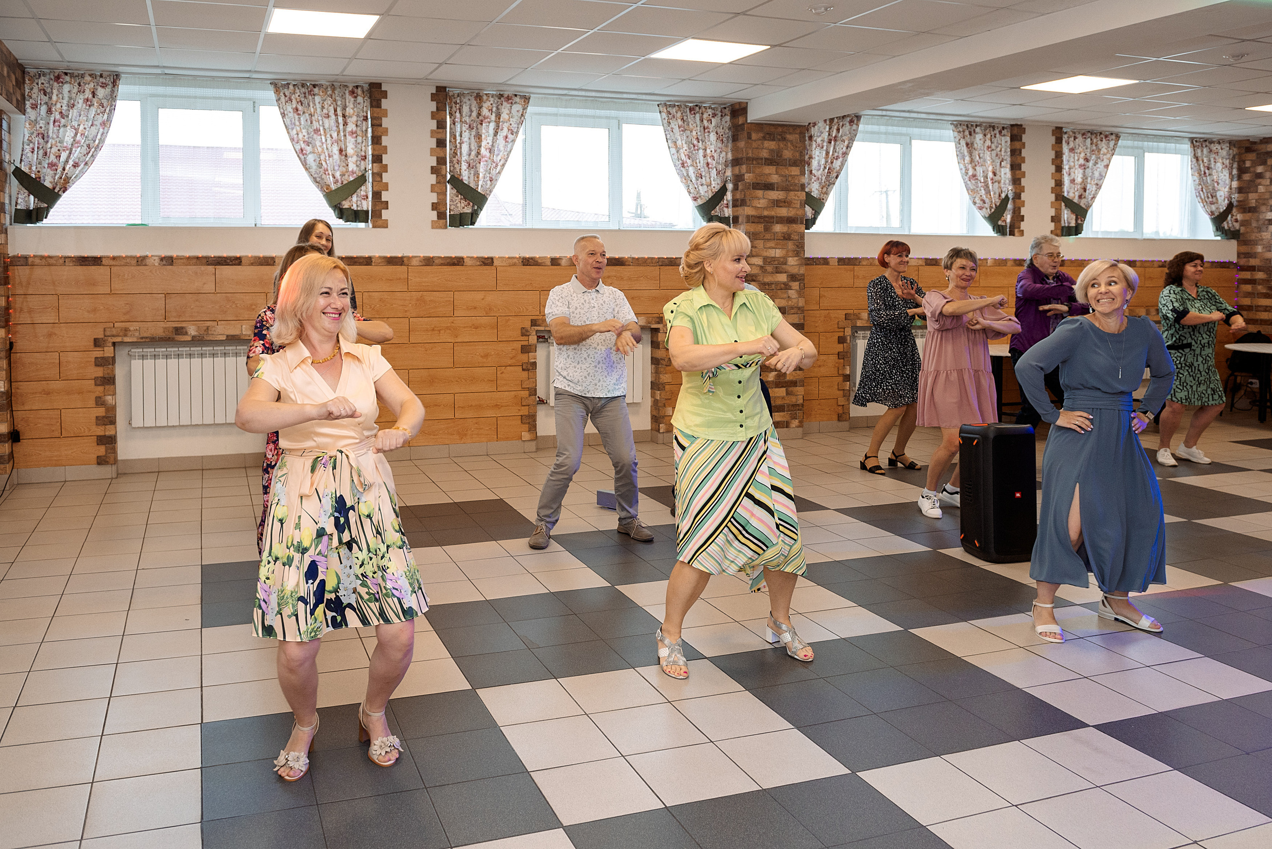 ВЫПУСКНОЙ 9кл. шк.106. Семейный, свадебный, школьный фотограф в Железногорске Целуев Андрей