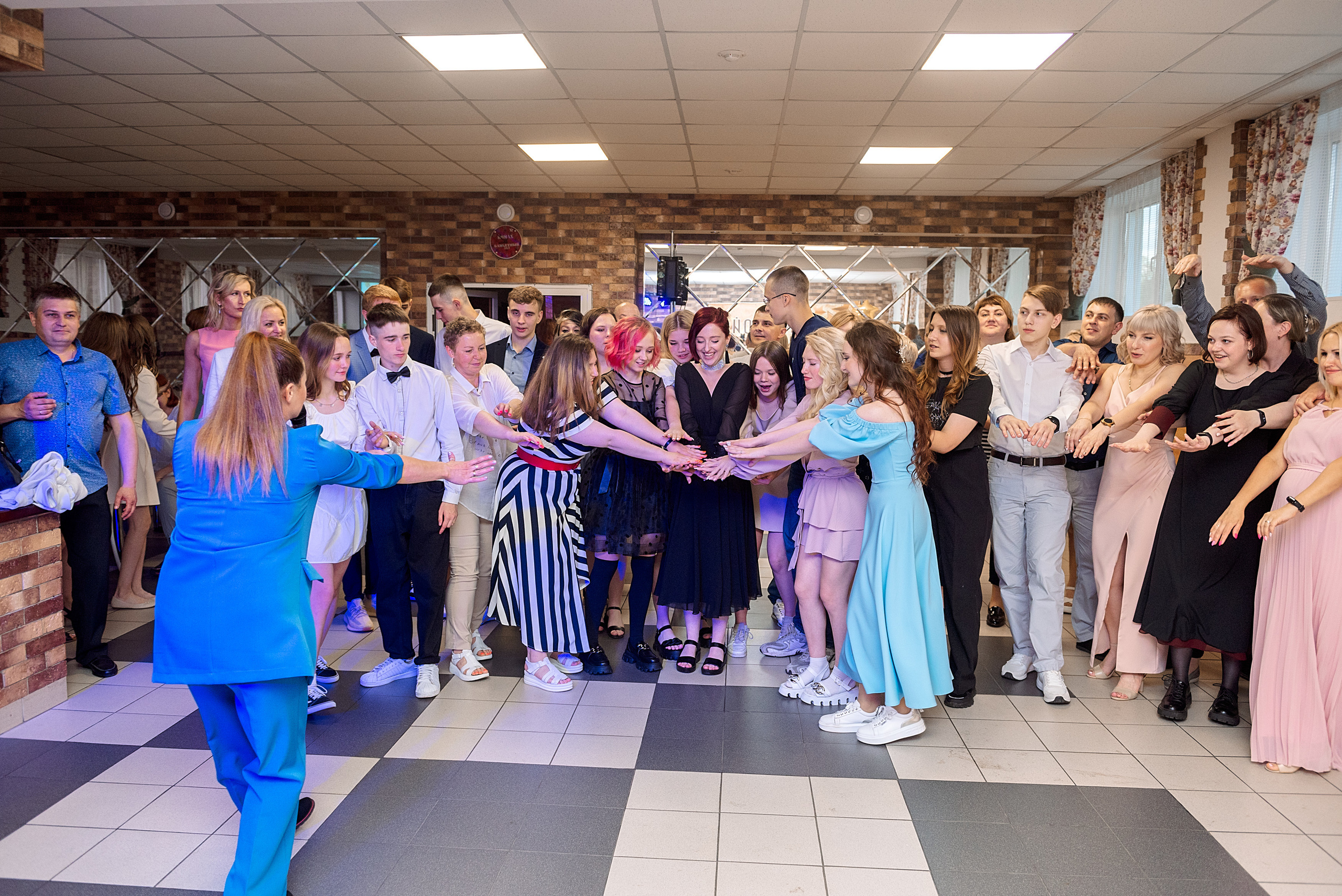 ВЫПУСКНОЙ 9кл. гимназия 91. Семейный, свадебный, школьный фотограф в Железногорске Целуев Андрей