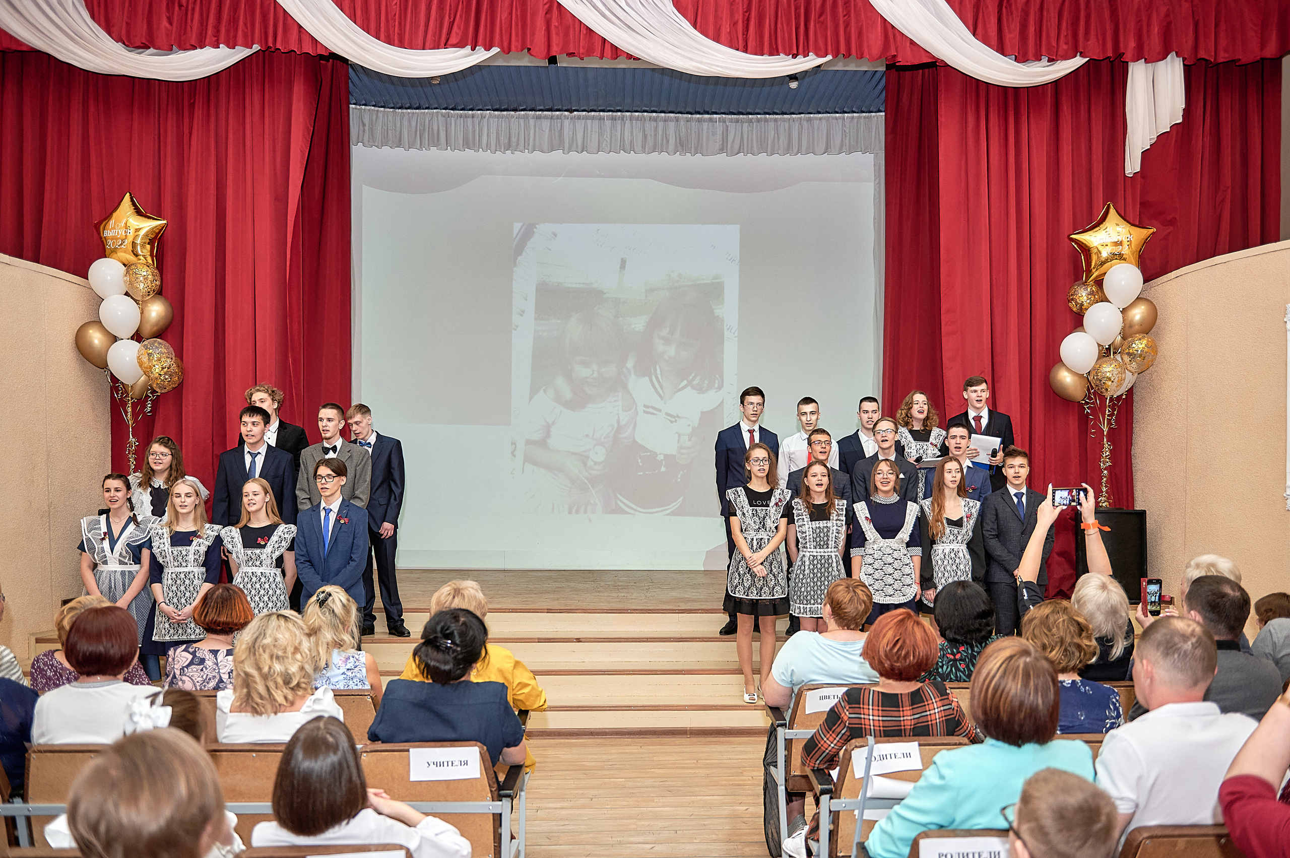 Последний звонок шк. 106 2022. Семейный, свадебный, школьный фотограф в Железногорске Целуев Андрей