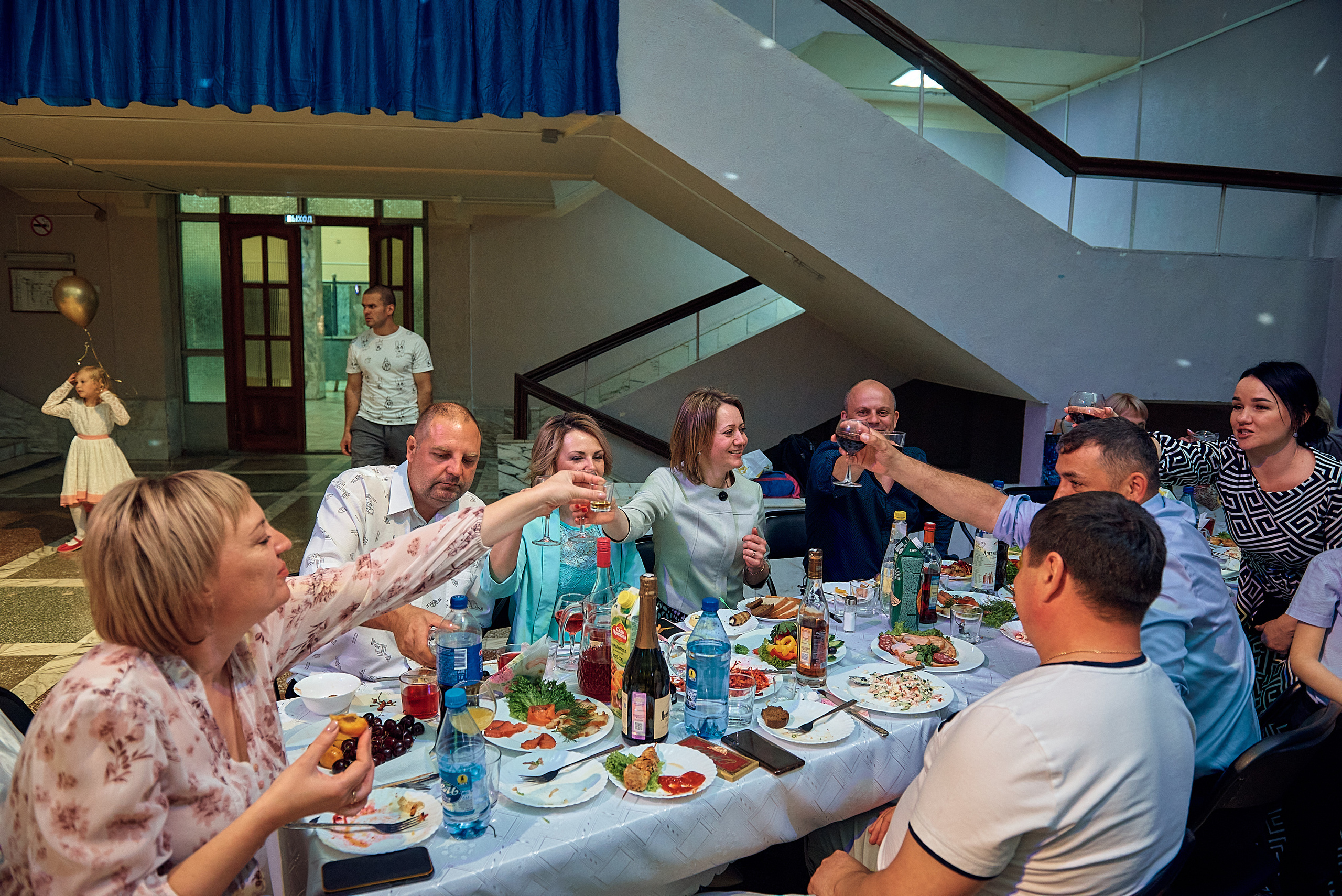 Выпускной 11 кл школа 100 2021 г. Семейный, свадебный, школьный фотограф в Железногорске Целуев Андрей