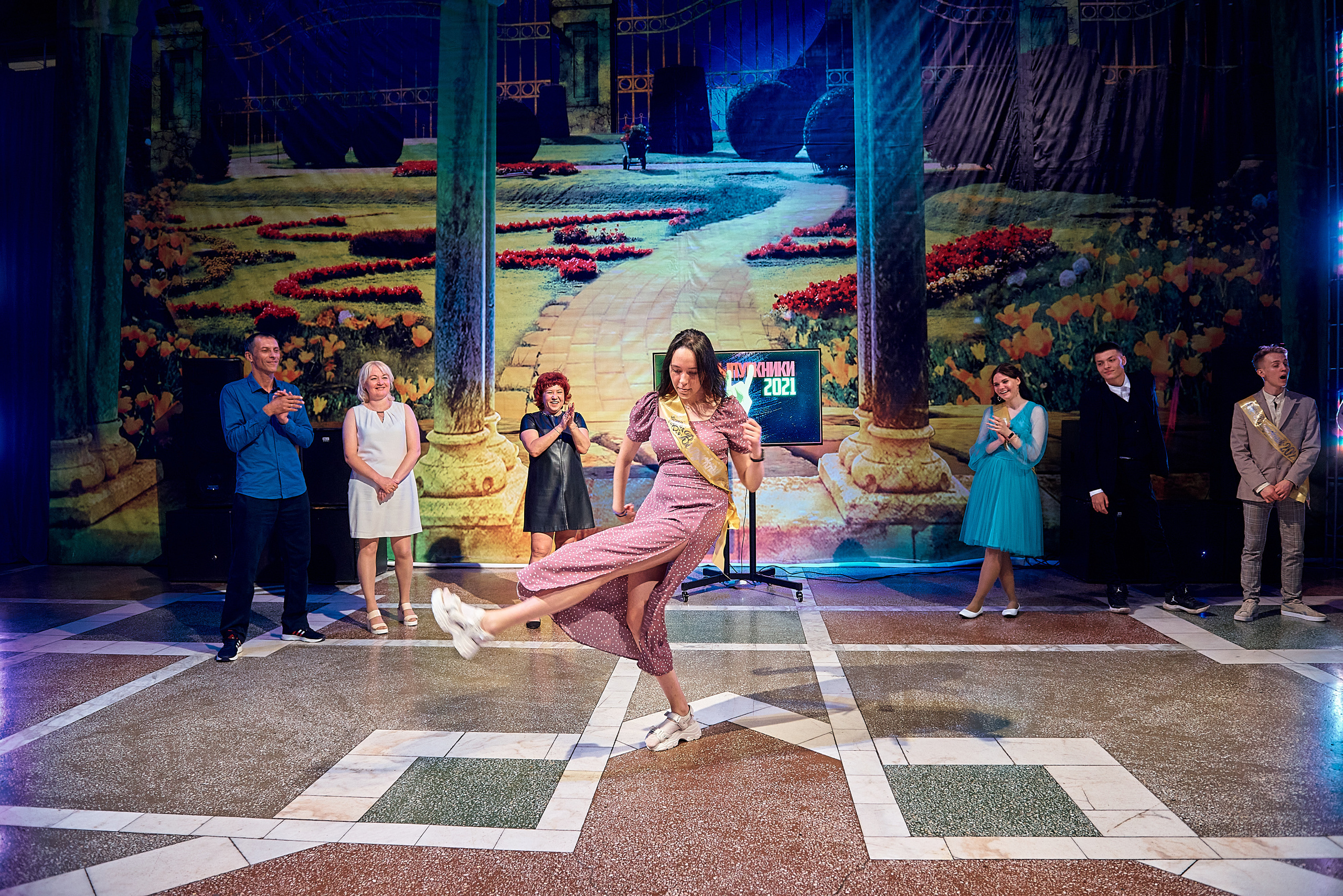 Выпускной 11 кл школа 100 2021 г. Семейный, свадебный, школьный фотограф в Железногорске Целуев Андрей