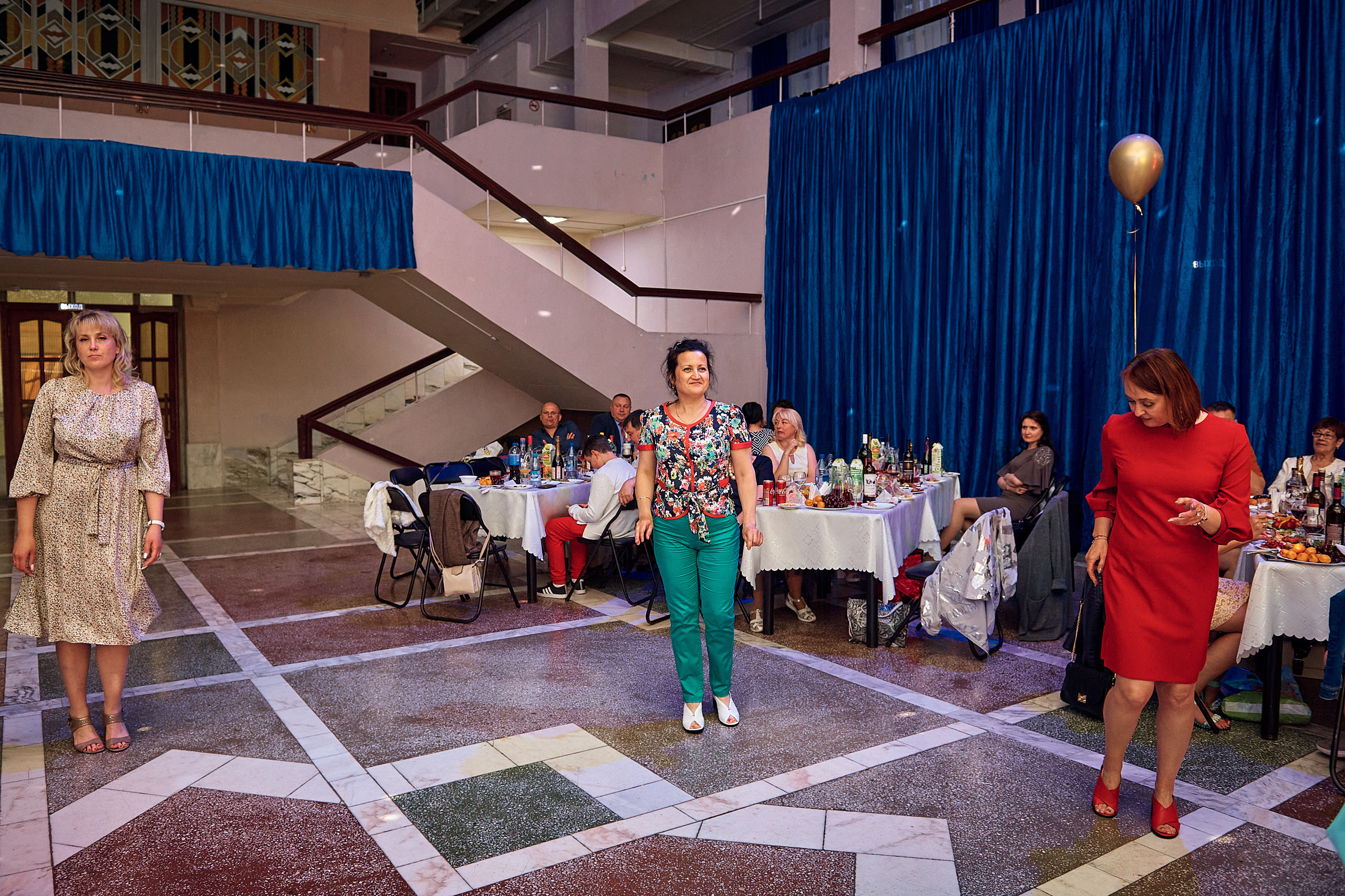 Выпускной 11 кл школа 100 2021 г. Семейный, свадебный, школьный фотограф в Железногорске Целуев Андрей