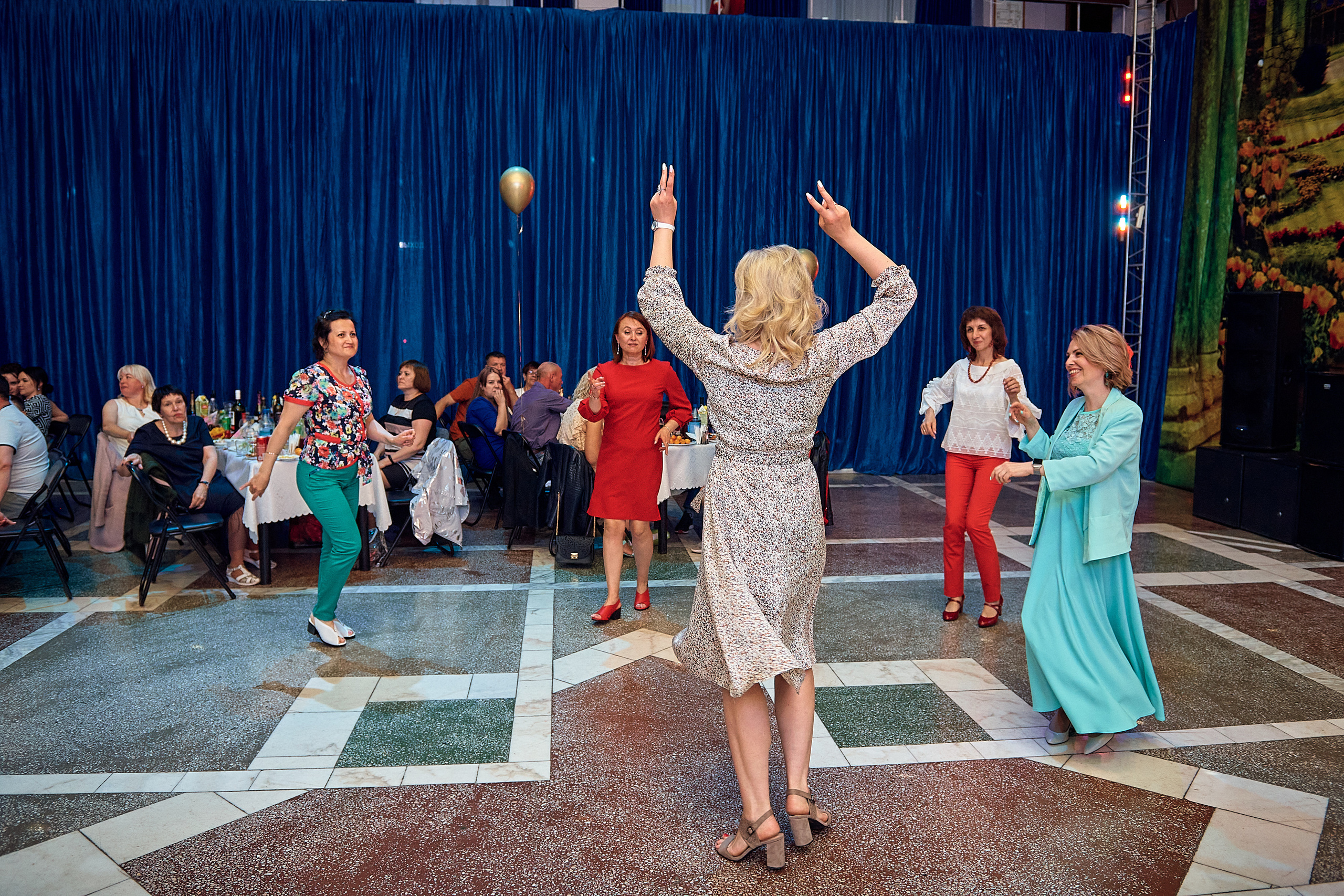 Выпускной 11 кл школа 100 2021 г. Семейный, свадебный, школьный фотограф в Железногорске Целуев Андрей