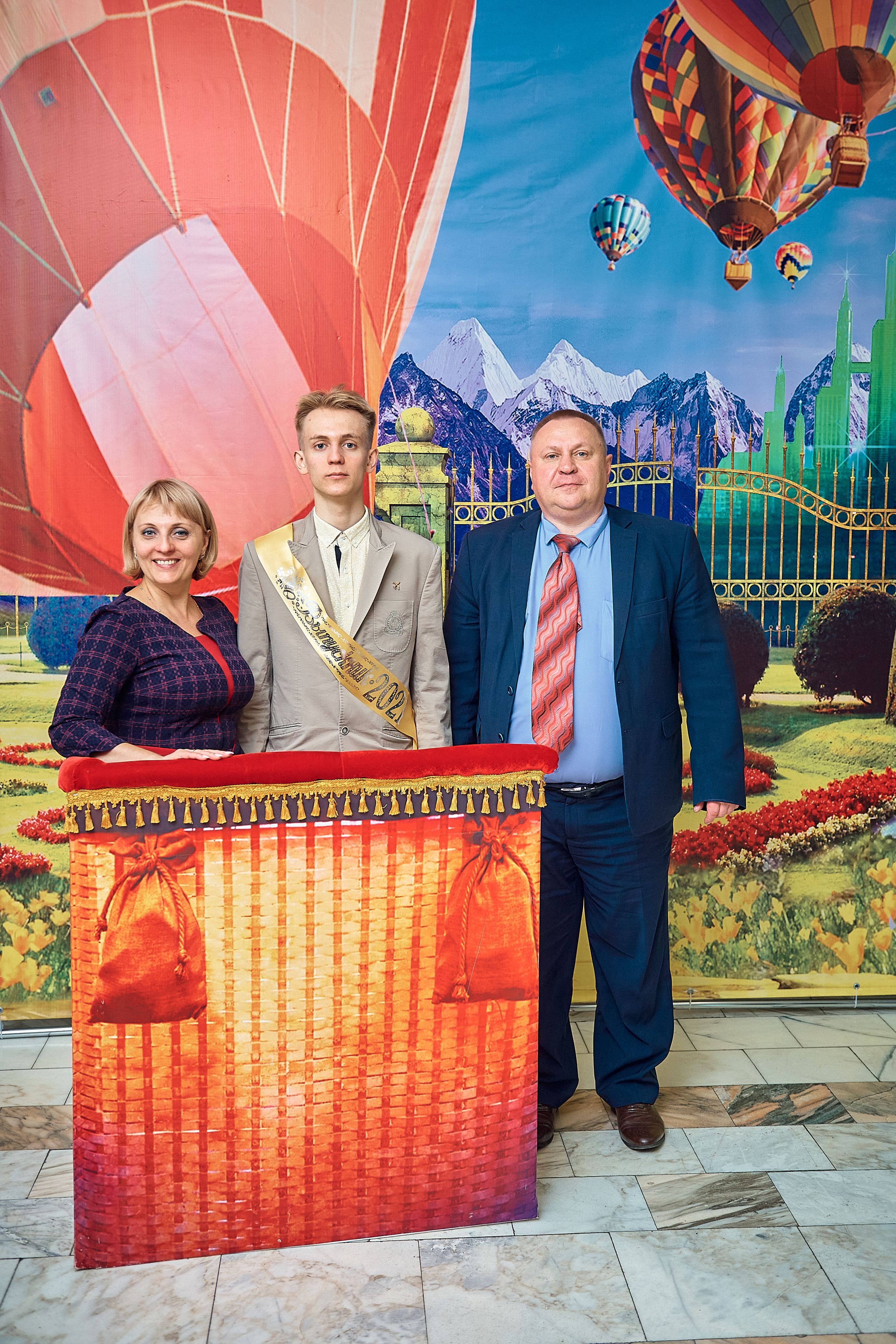 Выпускной 11 кл школа 100 2021 г. Семейный, свадебный, школьный фотограф в Железногорске Целуев Андрей