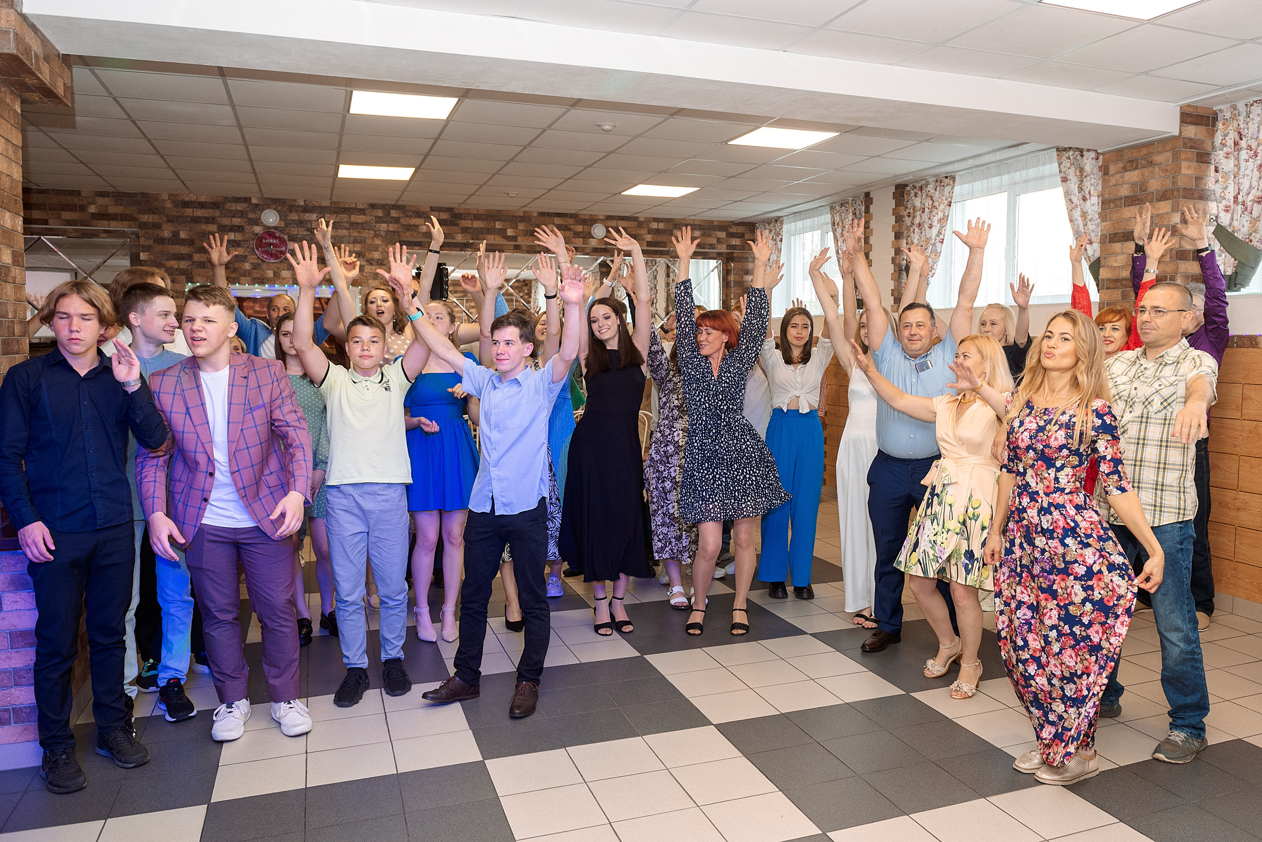 ВЫПУСКНОЙ 9кл. шк.106. Семейный, свадебный, школьный фотограф в Железногорске Целуев Андрей