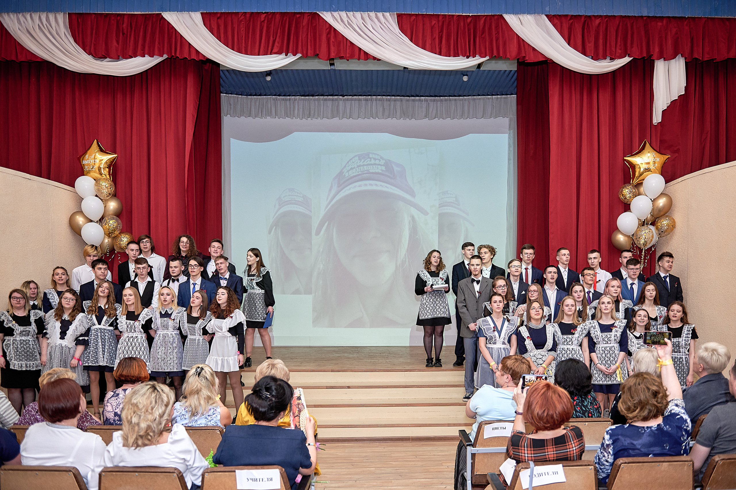Последний звонок шк. 106 2022. Семейный, свадебный, школьный фотограф в Железногорске Целуев Андрей