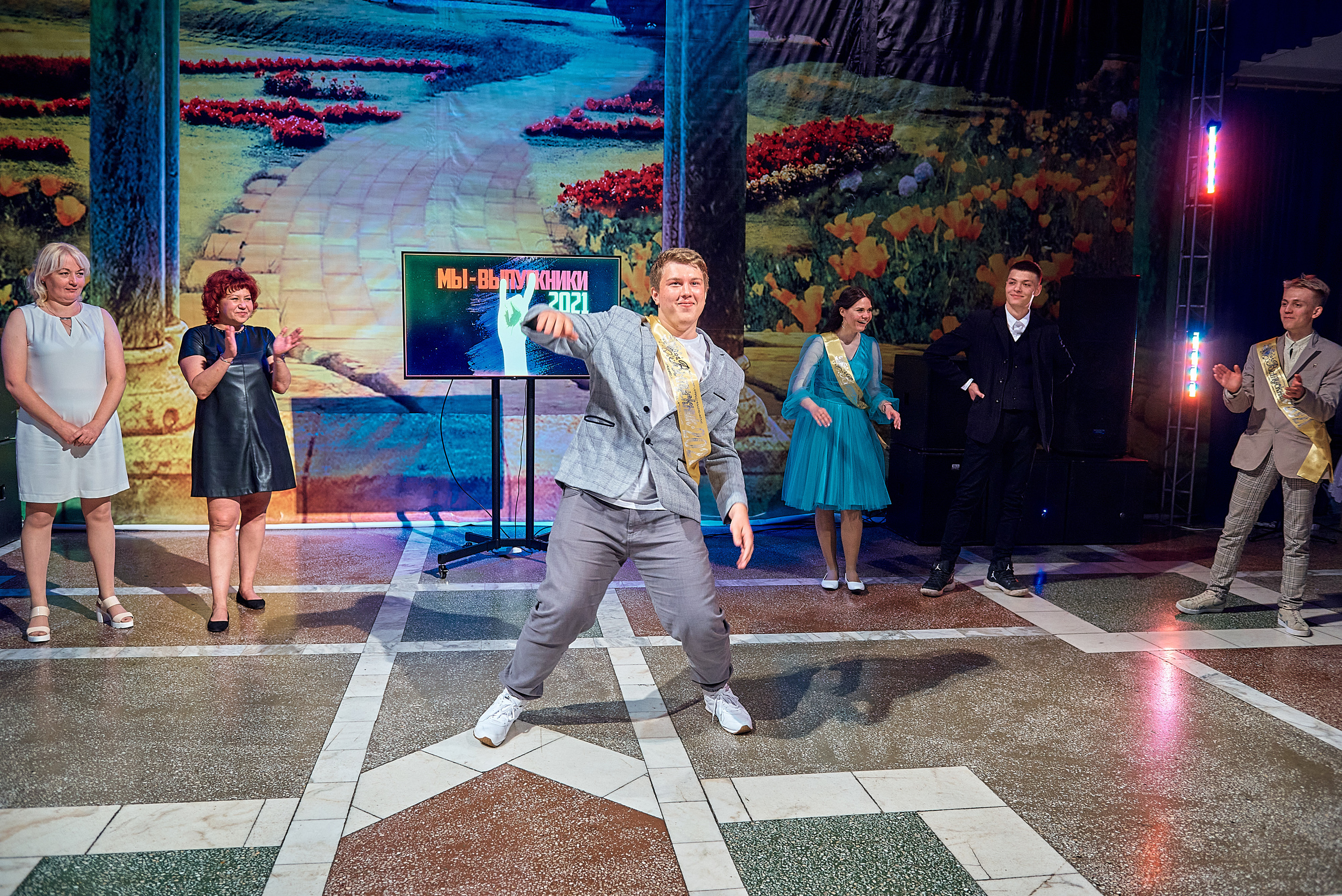 Выпускной 11 кл школа 100 2021 г. Семейный, свадебный, школьный фотограф в Железногорске Целуев Андрей