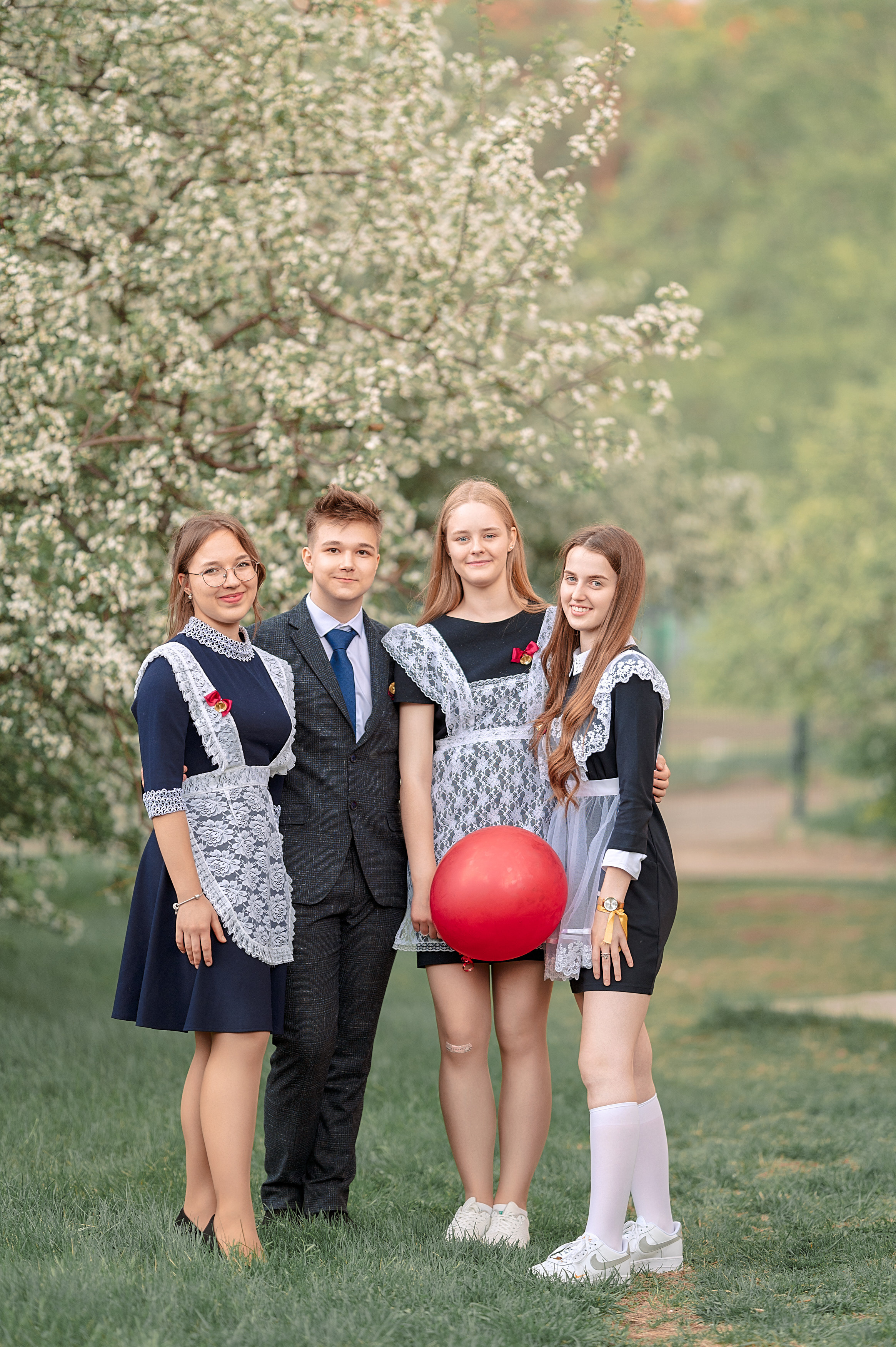 Последний звонок шк. 106 2022. Семейный, свадебный, школьный фотограф в Железногорске Целуев Андрей