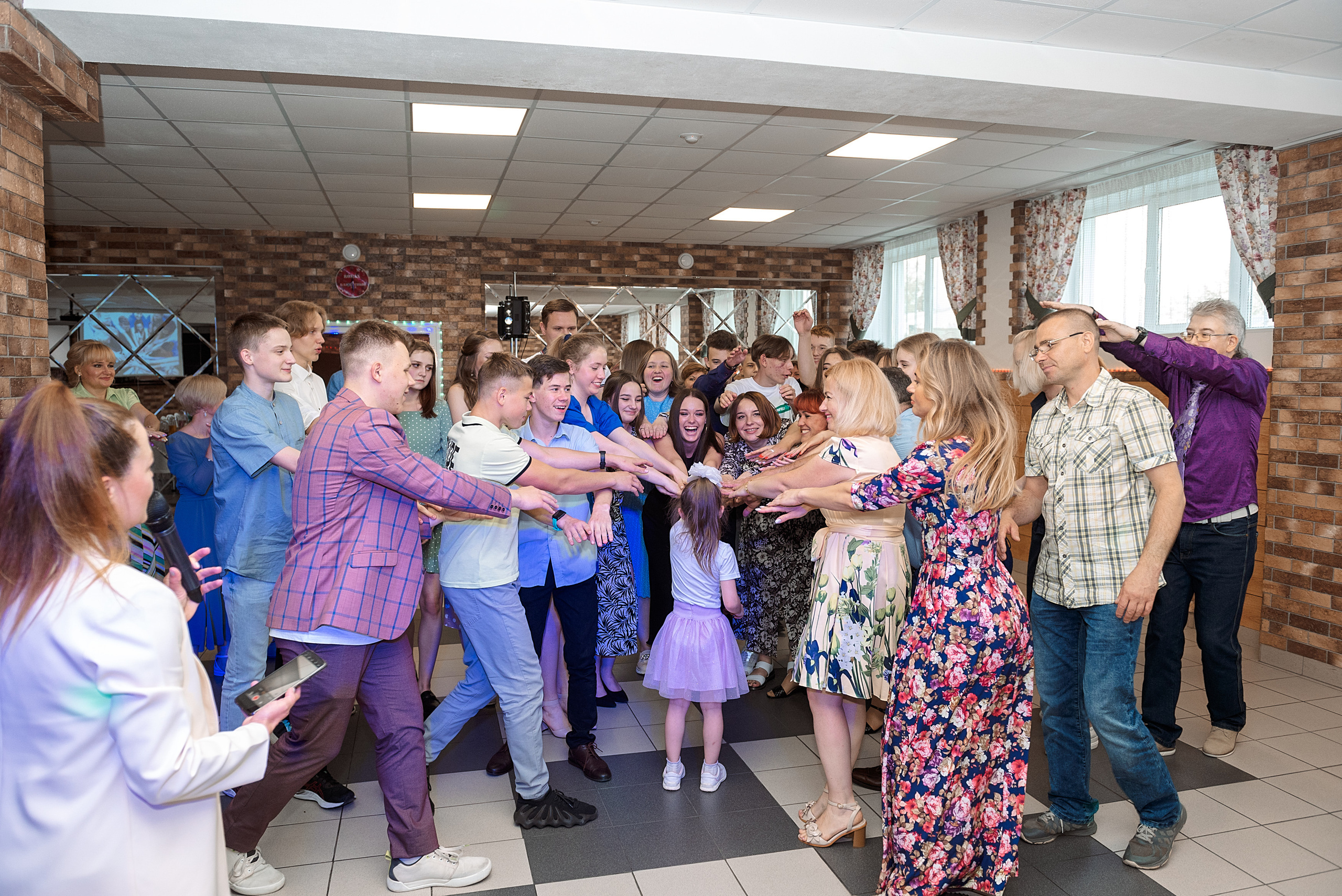 ВЫПУСКНОЙ 9кл. шк.106. Семейный, свадебный, школьный фотограф в Железногорске Целуев Андрей