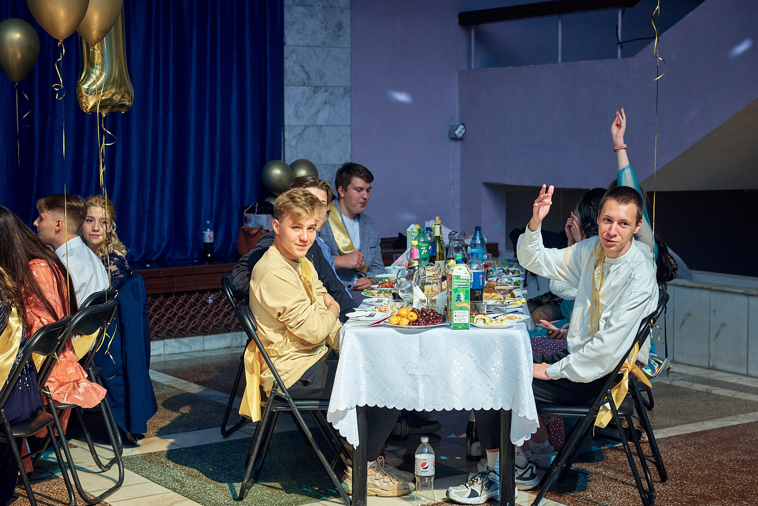 Выпускной 11 кл школа 100 2021 г. Семейный, свадебный, школьный фотограф в Железногорске Целуев Андрей