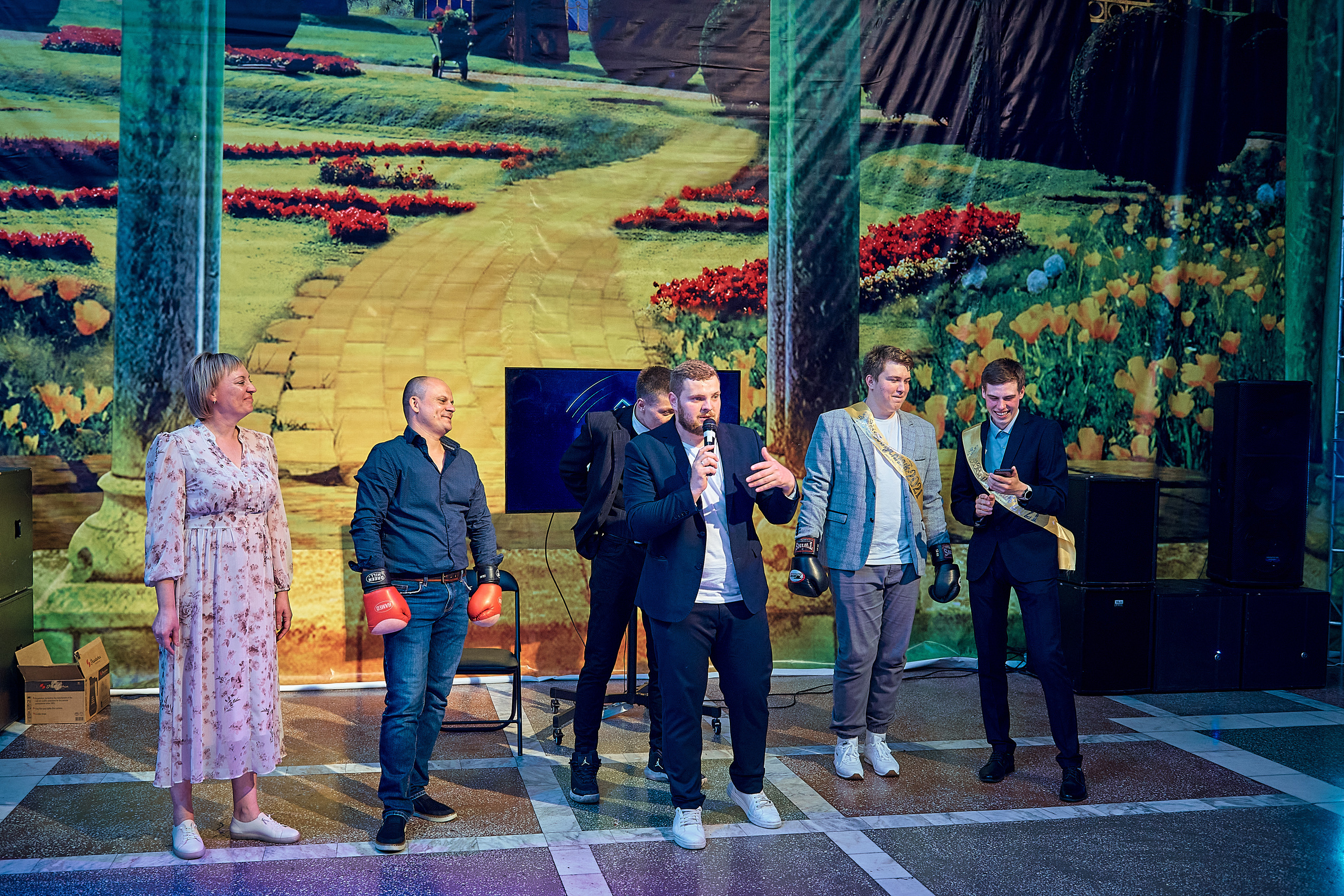 Выпускной 11 кл школа 100 2021 г. Семейный, свадебный, школьный фотограф в Железногорске Целуев Андрей