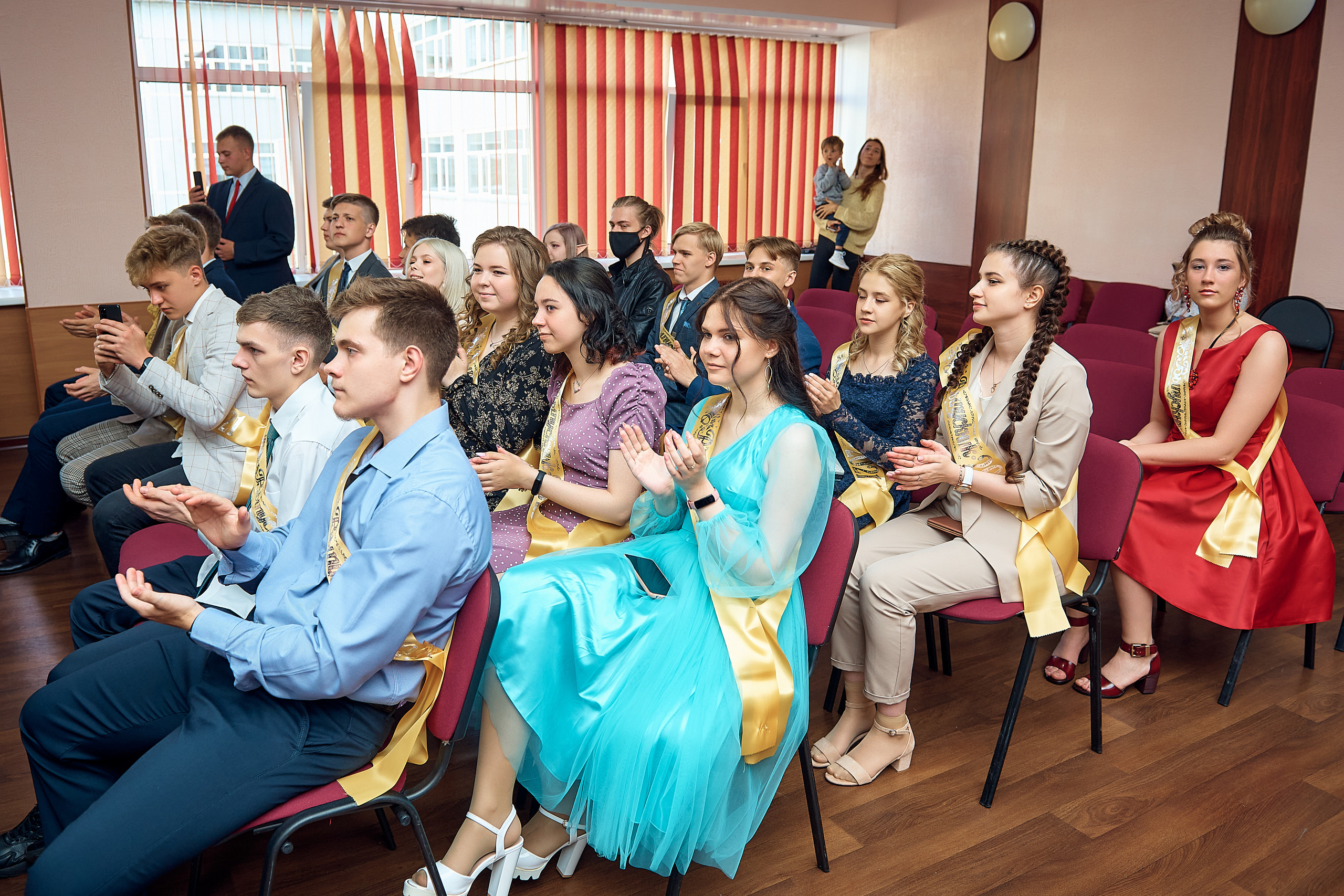 Выпускной 11 кл школа 100 2021 г. Семейный, свадебный, школьный фотограф в Железногорске Целуев Андрей