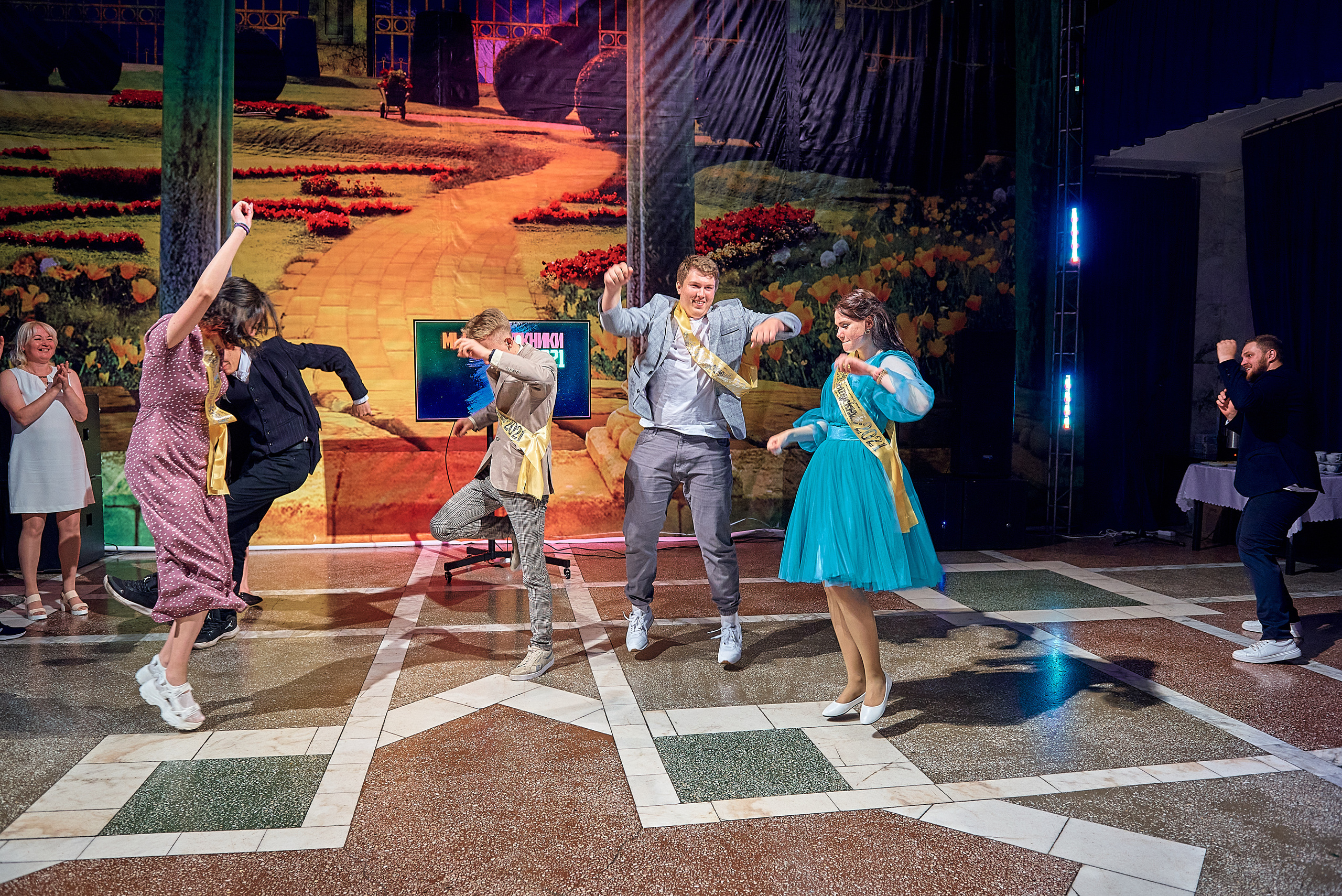 Выпускной 11 кл школа 100 2021 г. Семейный, свадебный, школьный фотограф в Железногорске Целуев Андрей